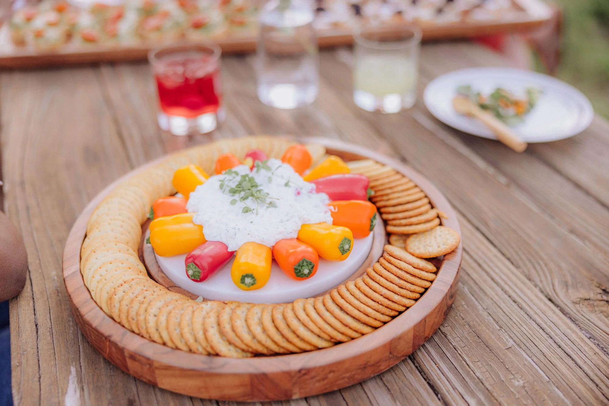 Isla Serving Platter with Marble Cheeseboard Insert - Image 4