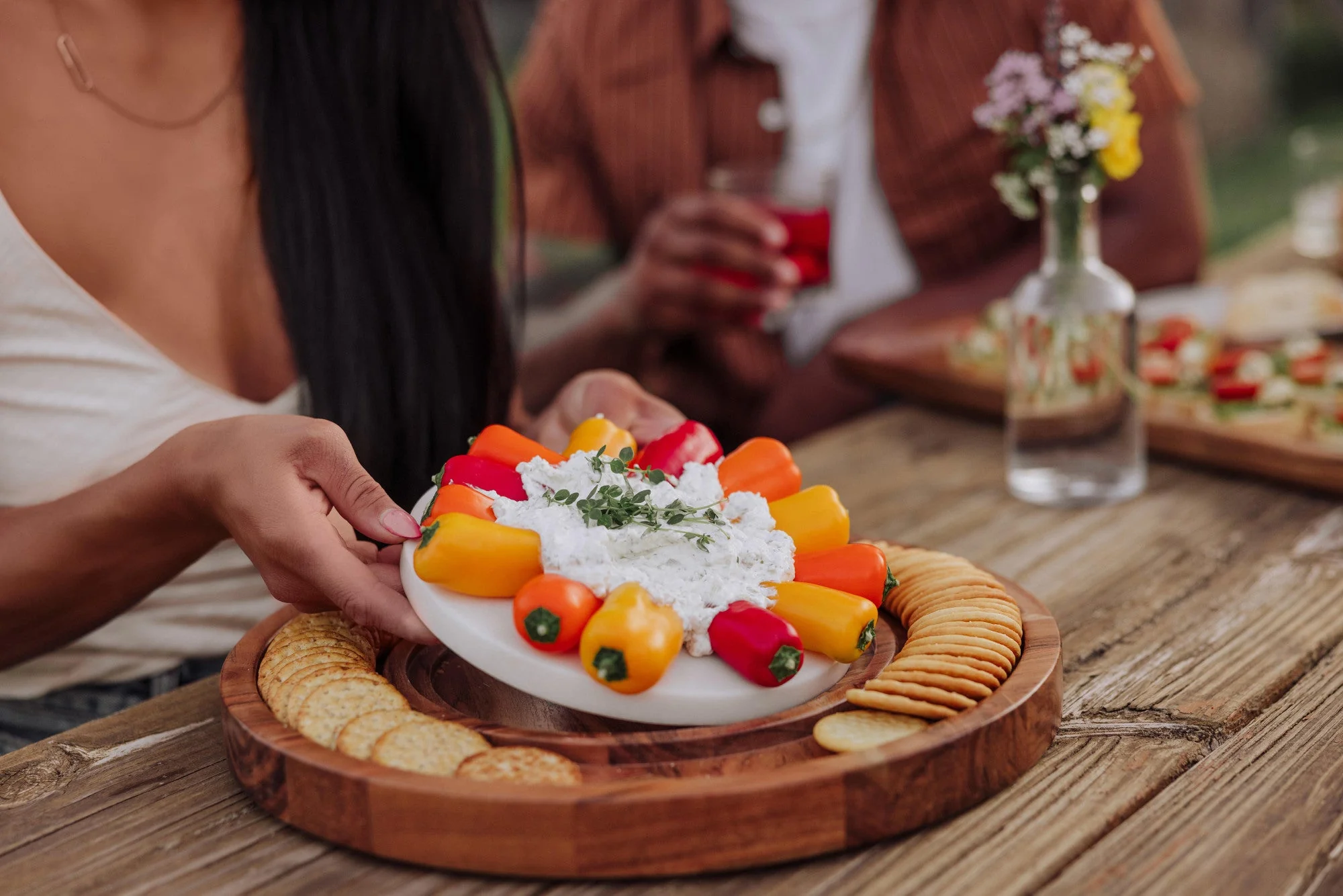 Isla Serving Platter with Marble Cheeseboard Insert - Image 8