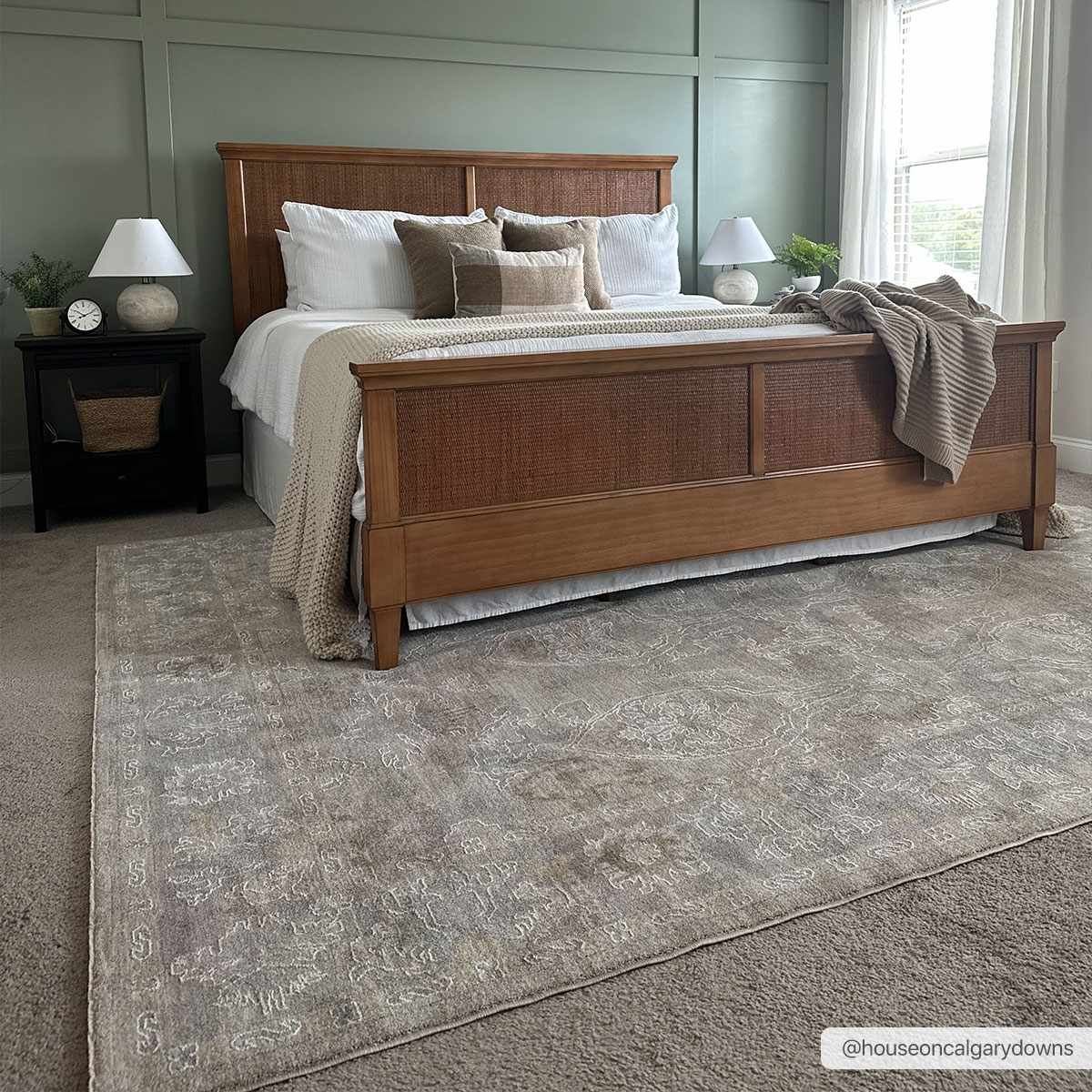 Istas Area Rug - Image 2