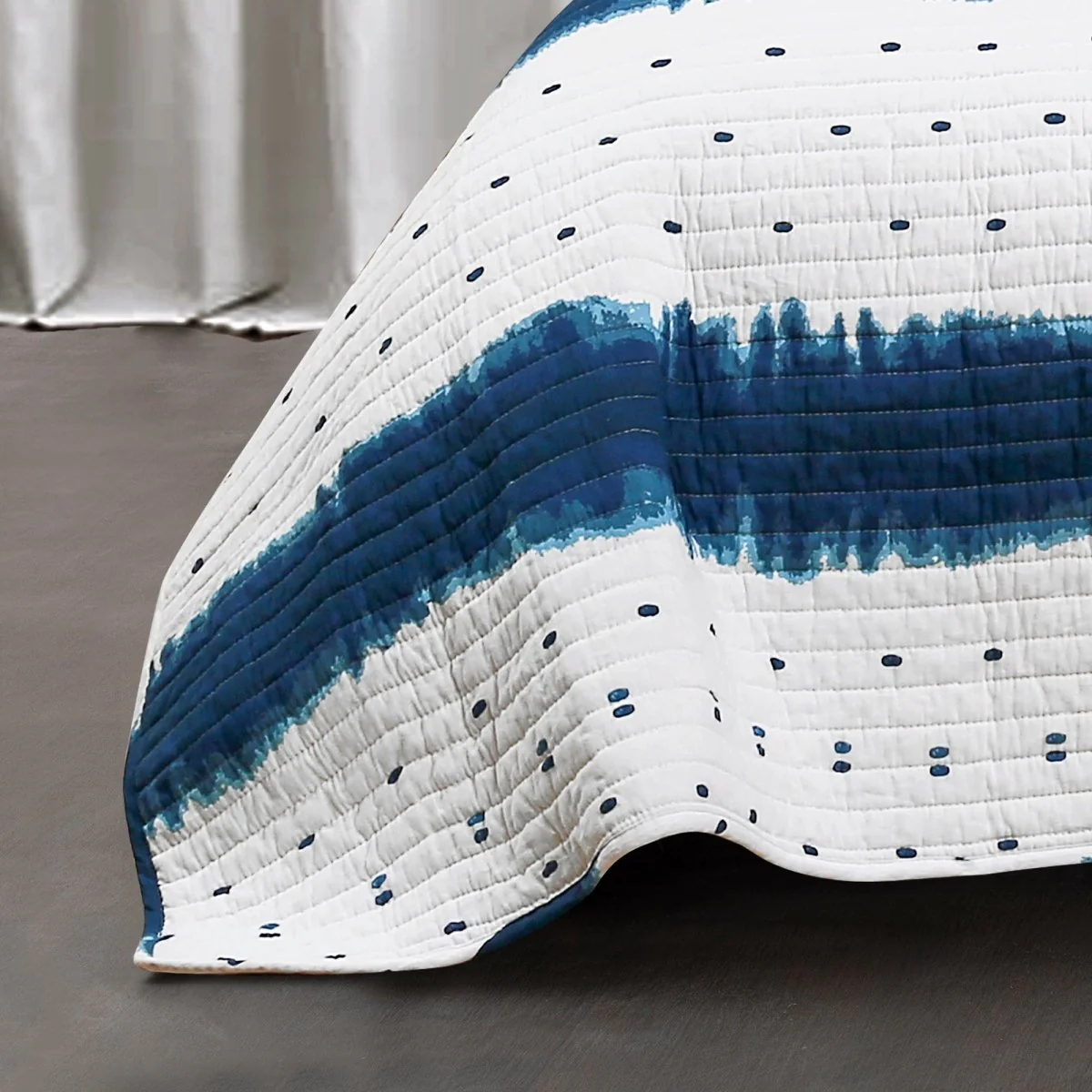 Jane Shibori 3 Piece Quilt Set - Image 5