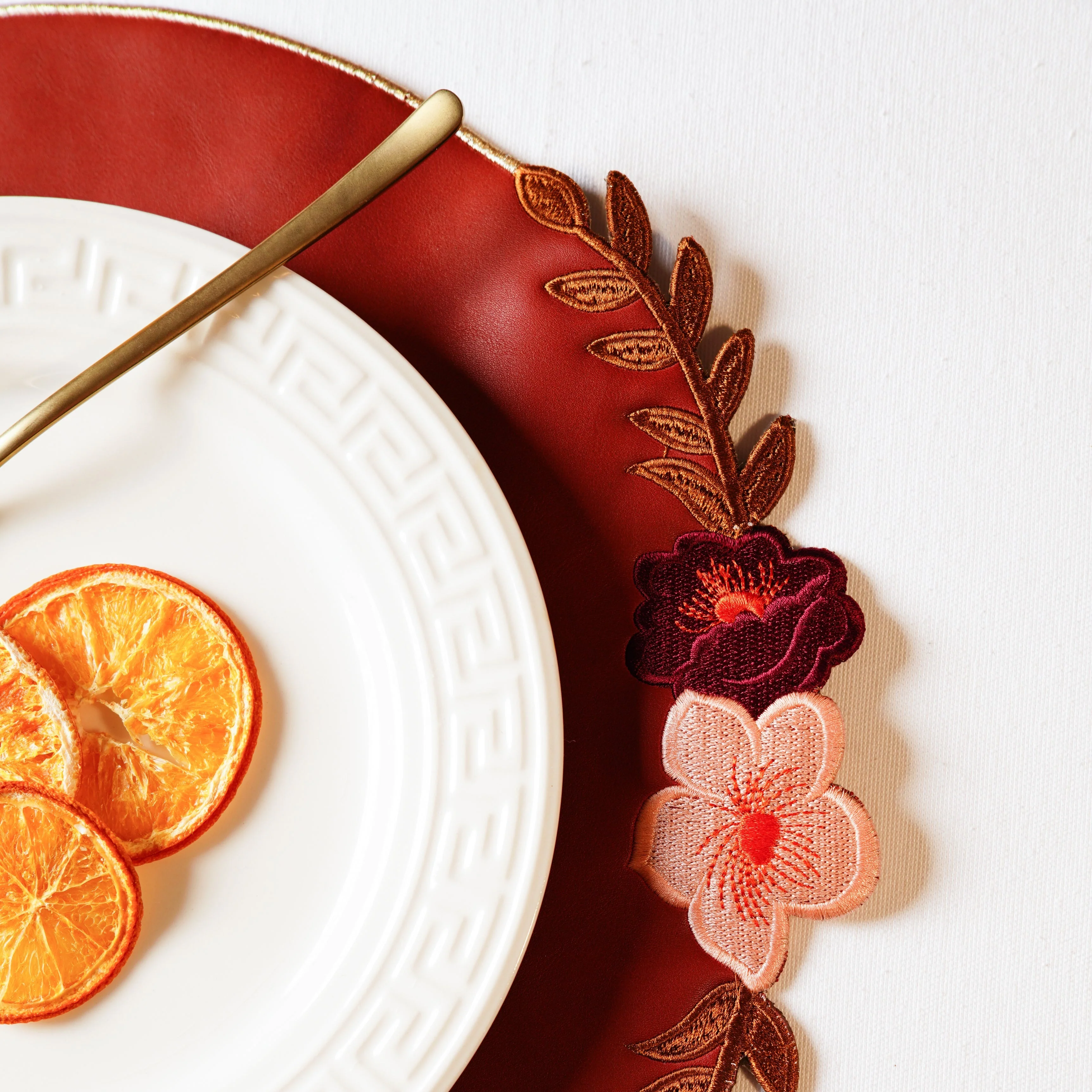 JASMINE DARK ORANGE ROUND FAUX LEATHER PLACEMAT - Image 4