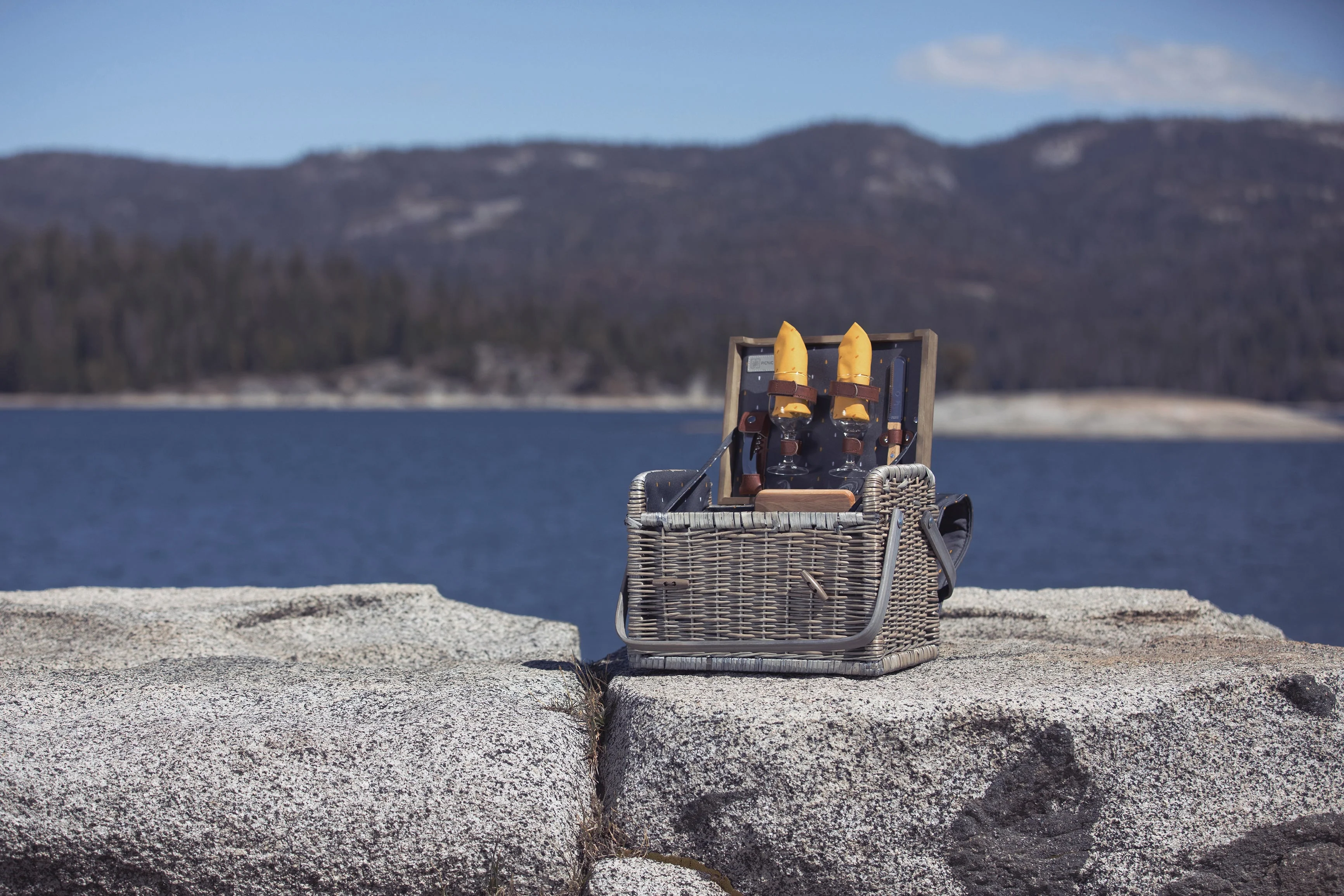 Kabrio Wine & Cheese Picnic Basket - Image 4