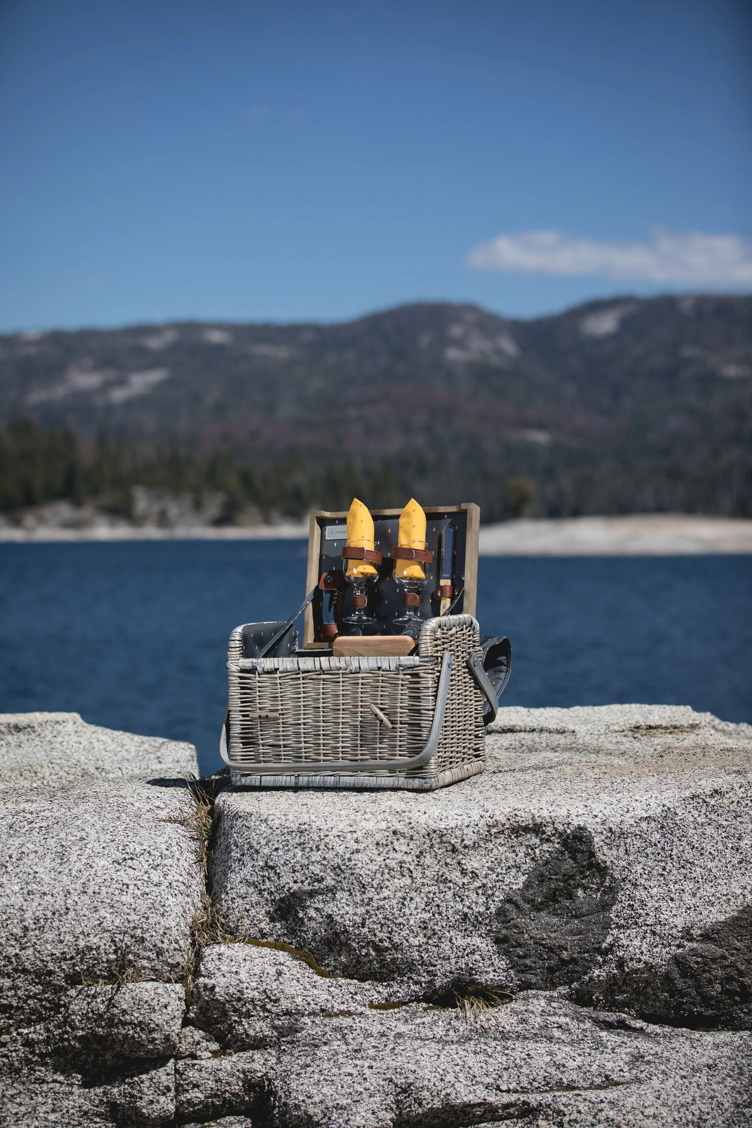 Kabrio Wine & Cheese Picnic Basket - Image 7