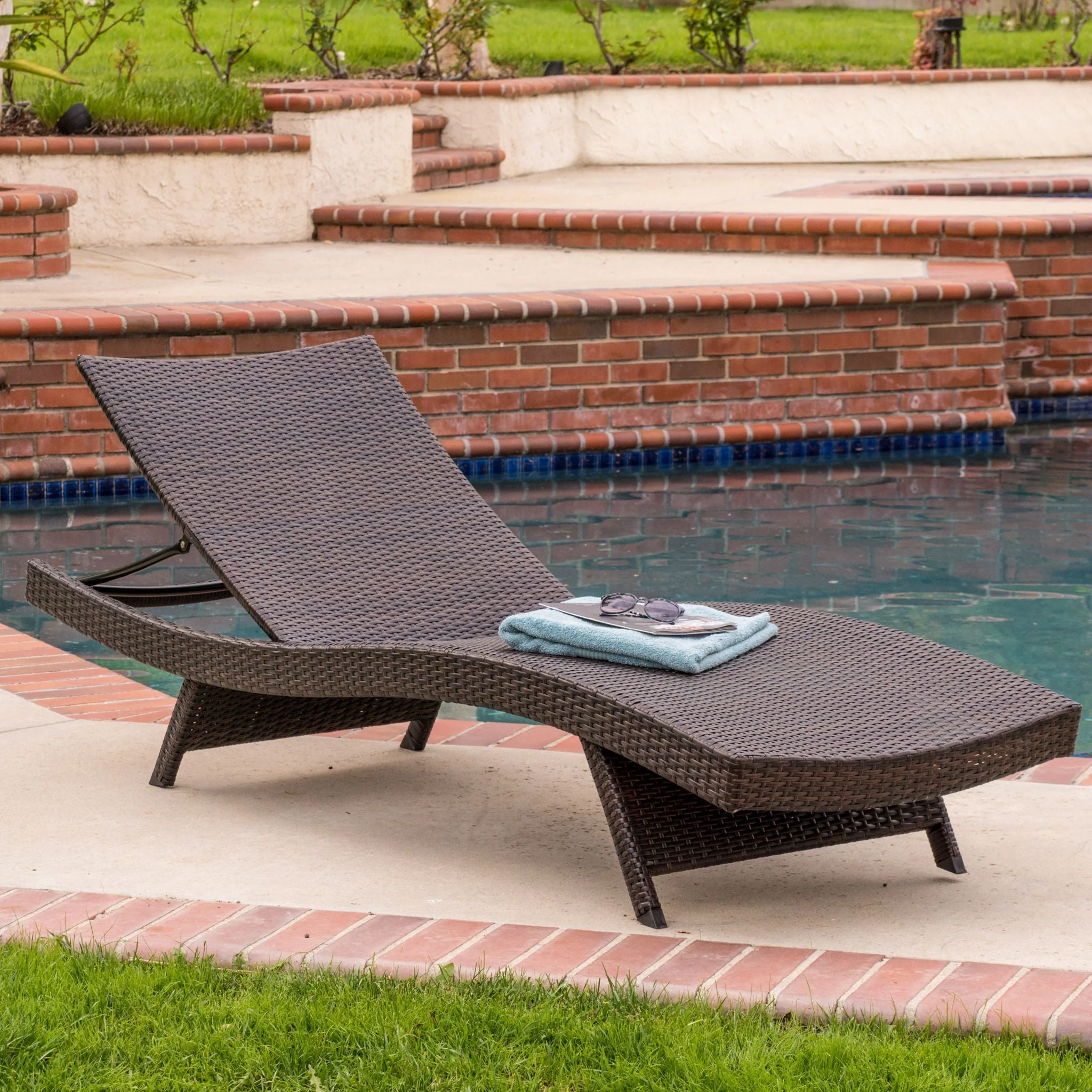 Kauai - Modern Style Pe Wicker Chaise Lounge - Brown Multi - Image 4
