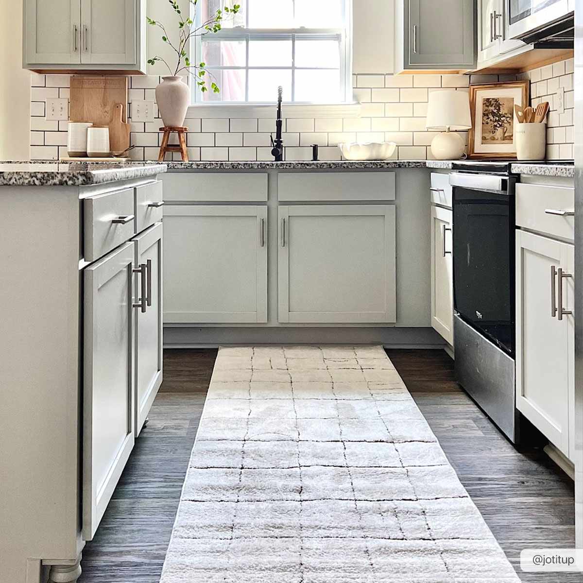Keanu Area Rug - Image 6