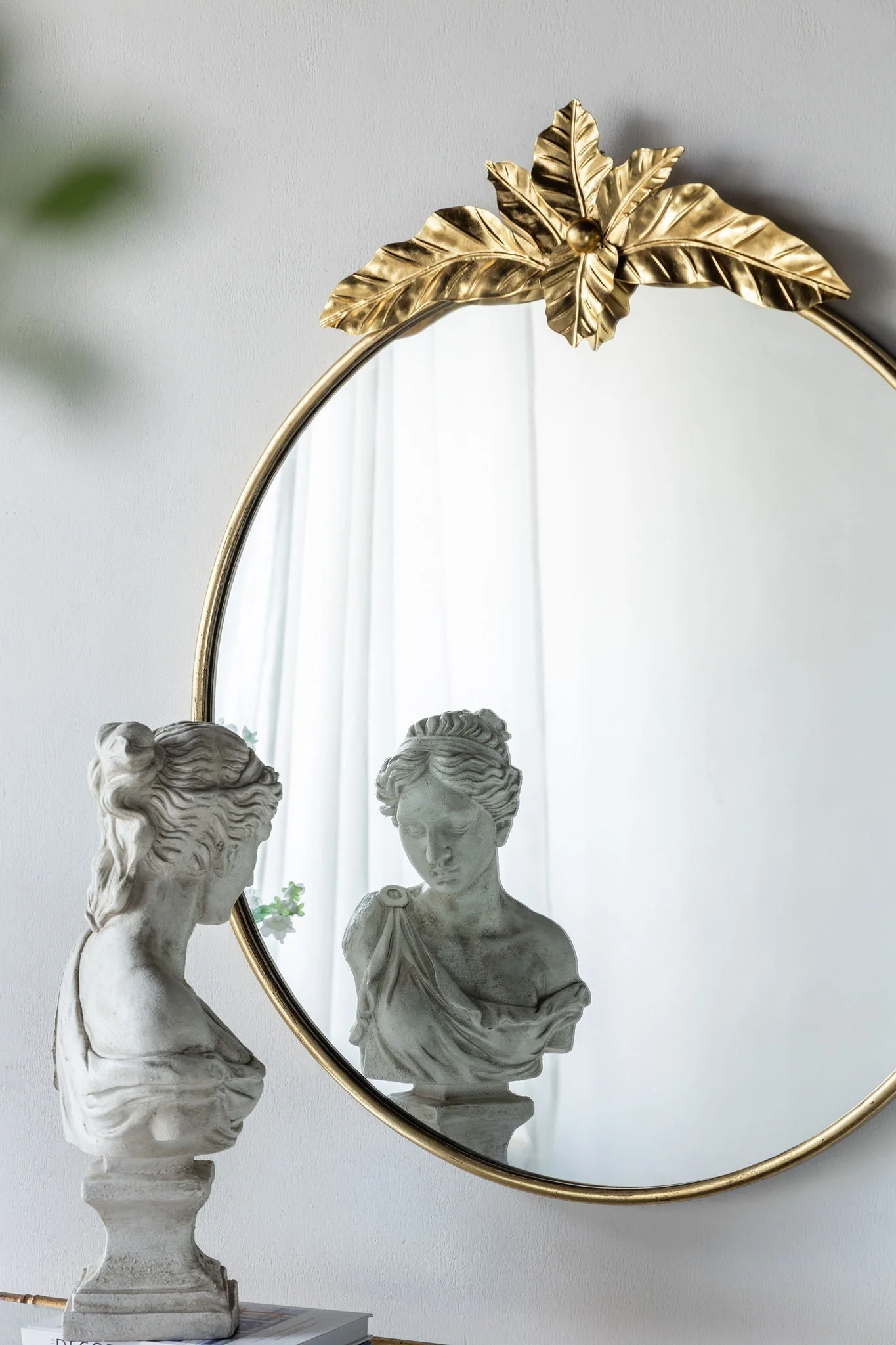 Large Round Wall Mirror With Metal Frame Circle Accent Mirror For Living Room Bedroom Entryway - Gold - Image 3