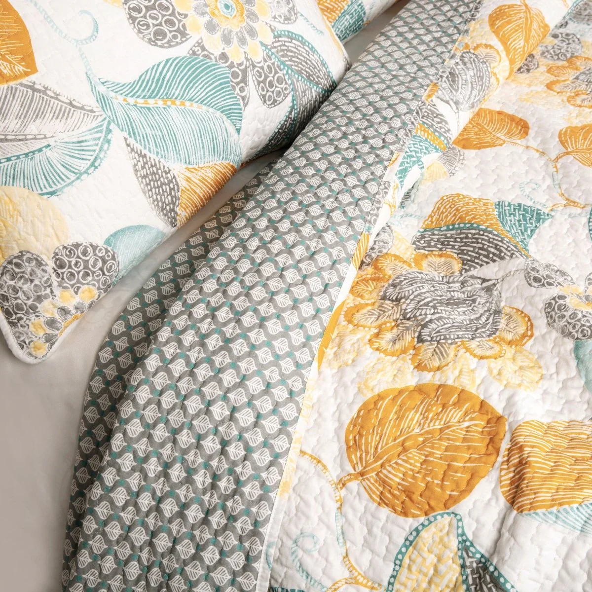 Layla 3 Piece Quilt Set - Image 8
