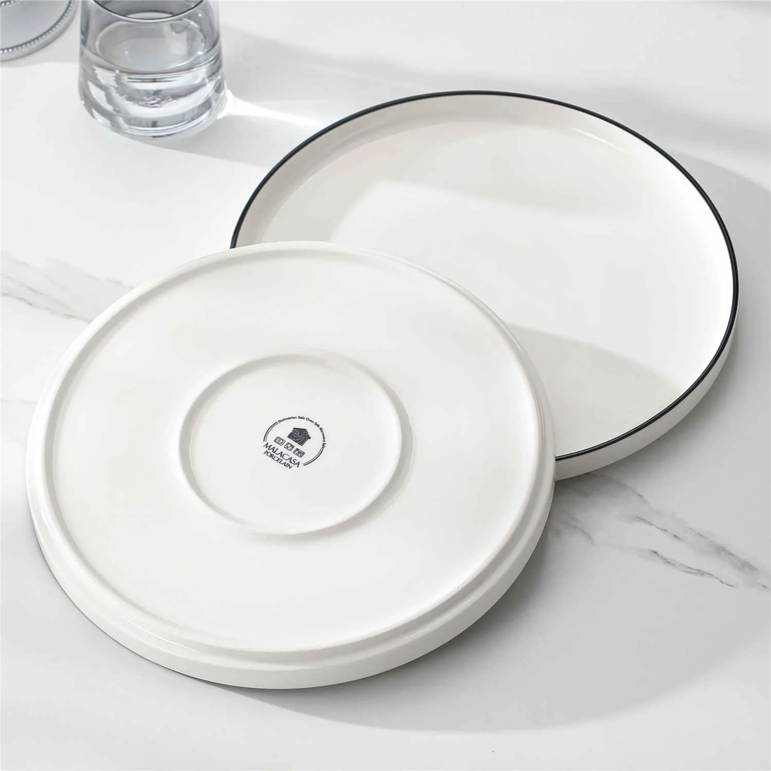Leah 18 Piece Dinnerware Set - Image 18
