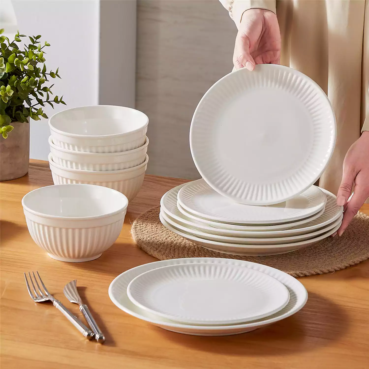 Leila 12 Piece Dinnerware Set - Image 4