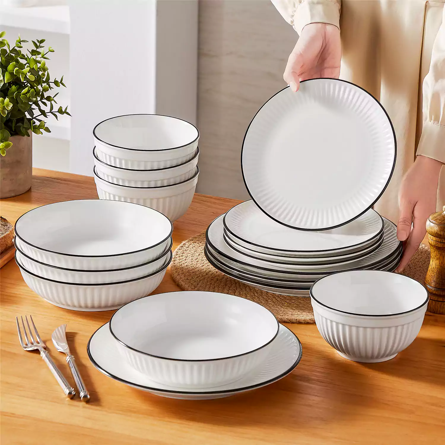 Leila 16 Piece Dinnerware Set - Image 18