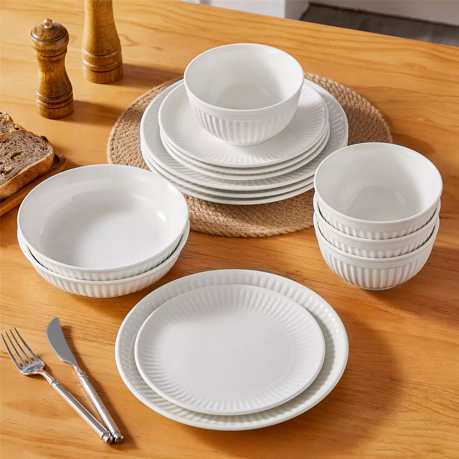Leila 16 Piece Dinnerware Set - Image 3