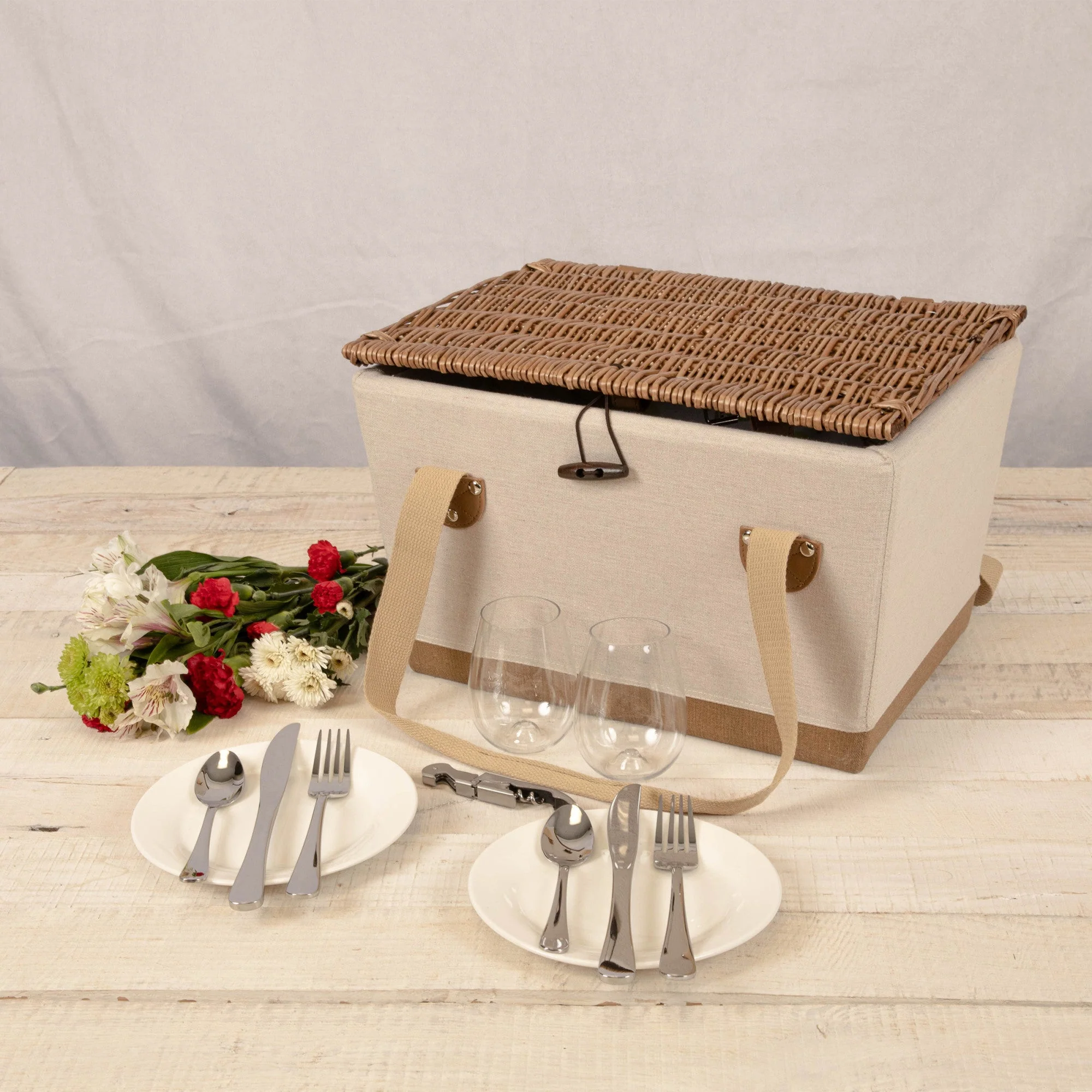 Lemongrove Picnic Basket for 2 - Bees & Lemons - Image 2