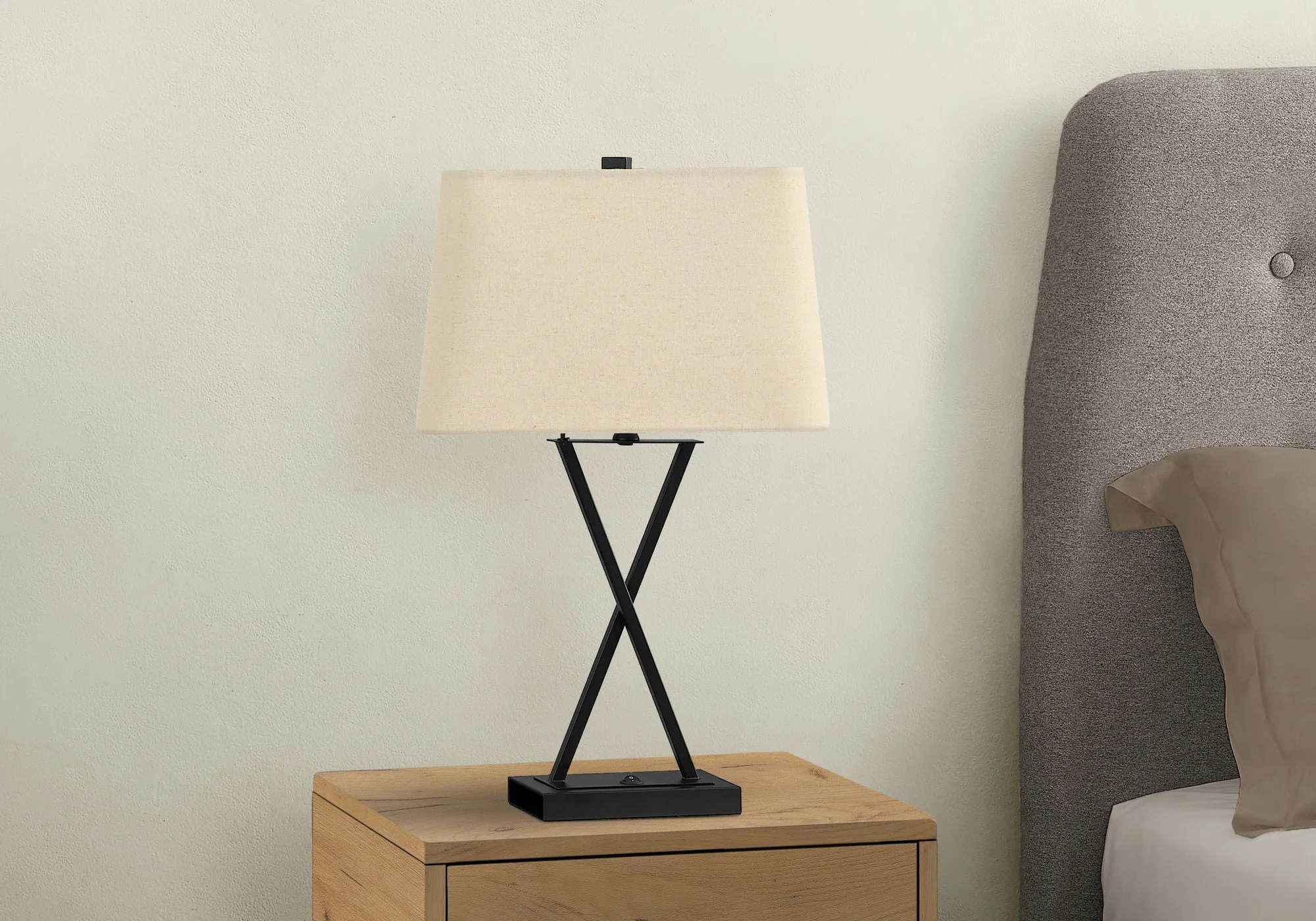Lighting, Table Lamp, USB Port Included, Resin, Transitional - Black - Image 2