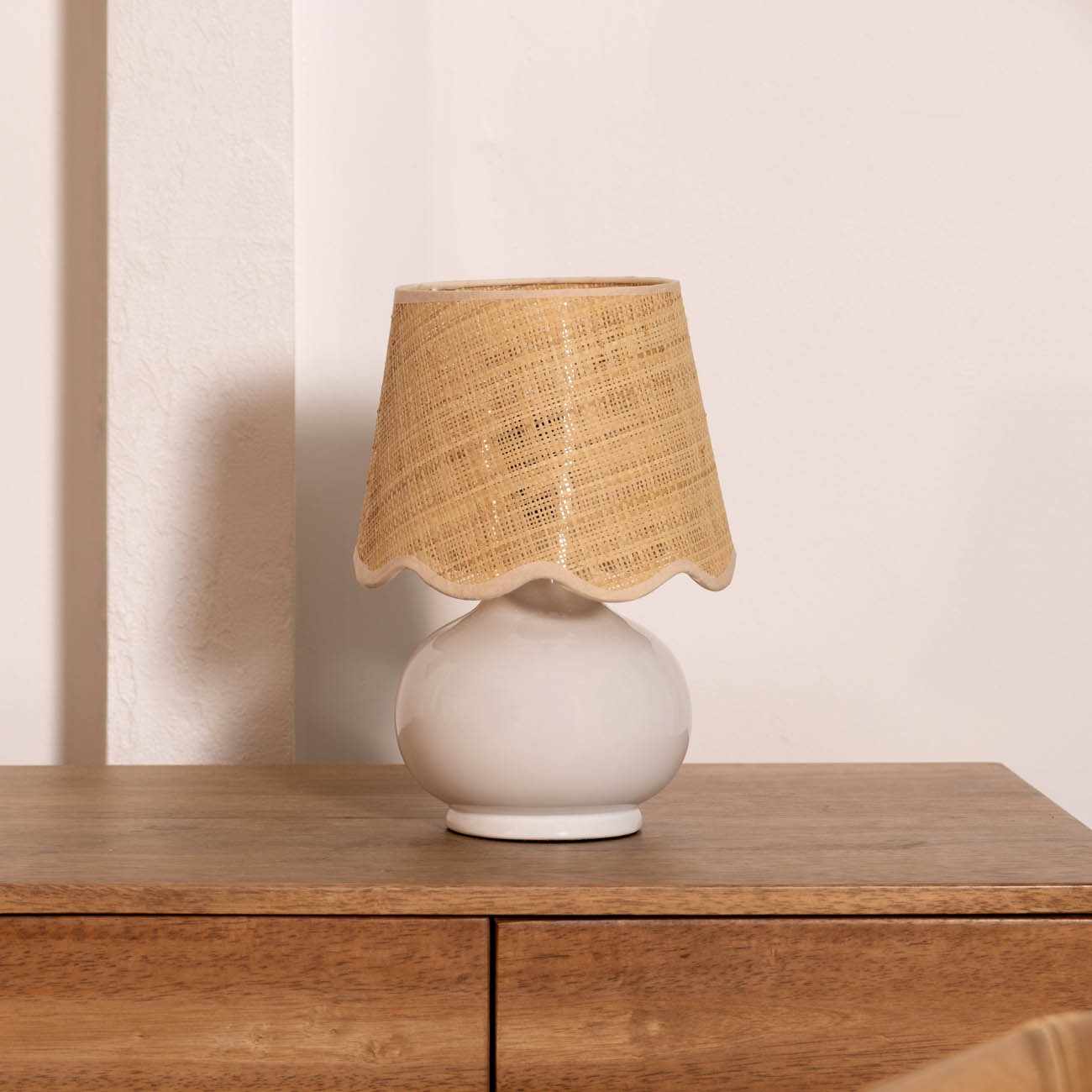 Logale White Solid Ceramic Table Lamp - Image 4
