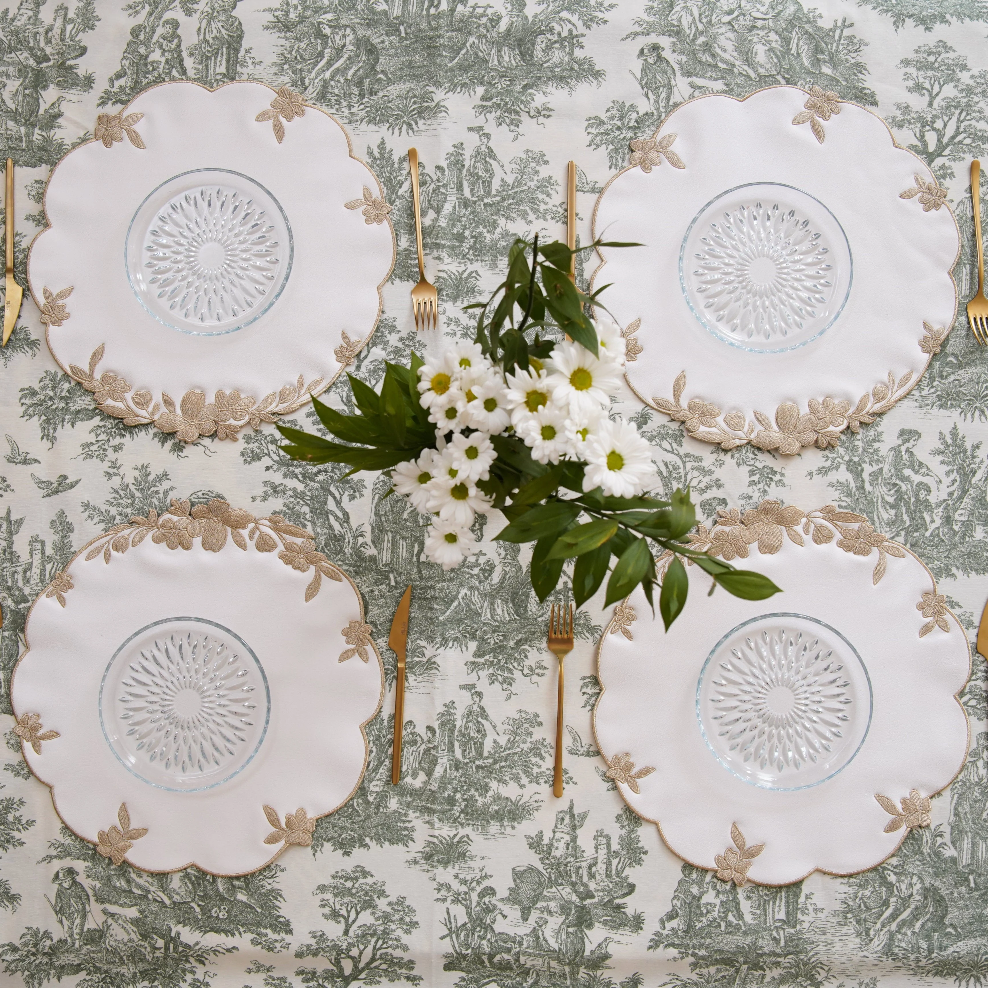 LOTUS WHITE GOLD ROUND FAUX LEATHER PLACEMAT - Image 4