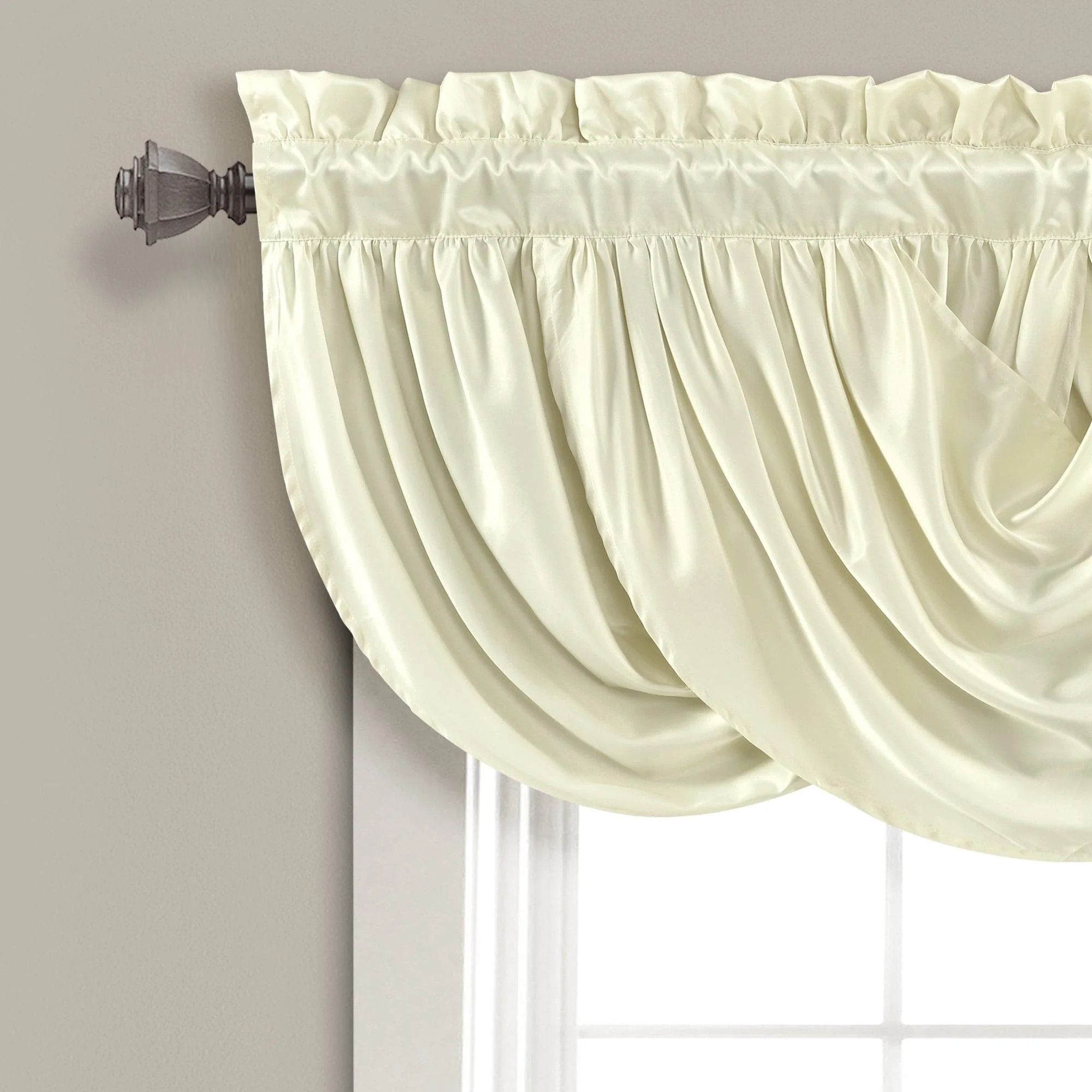 Lucia Valance - Image 7