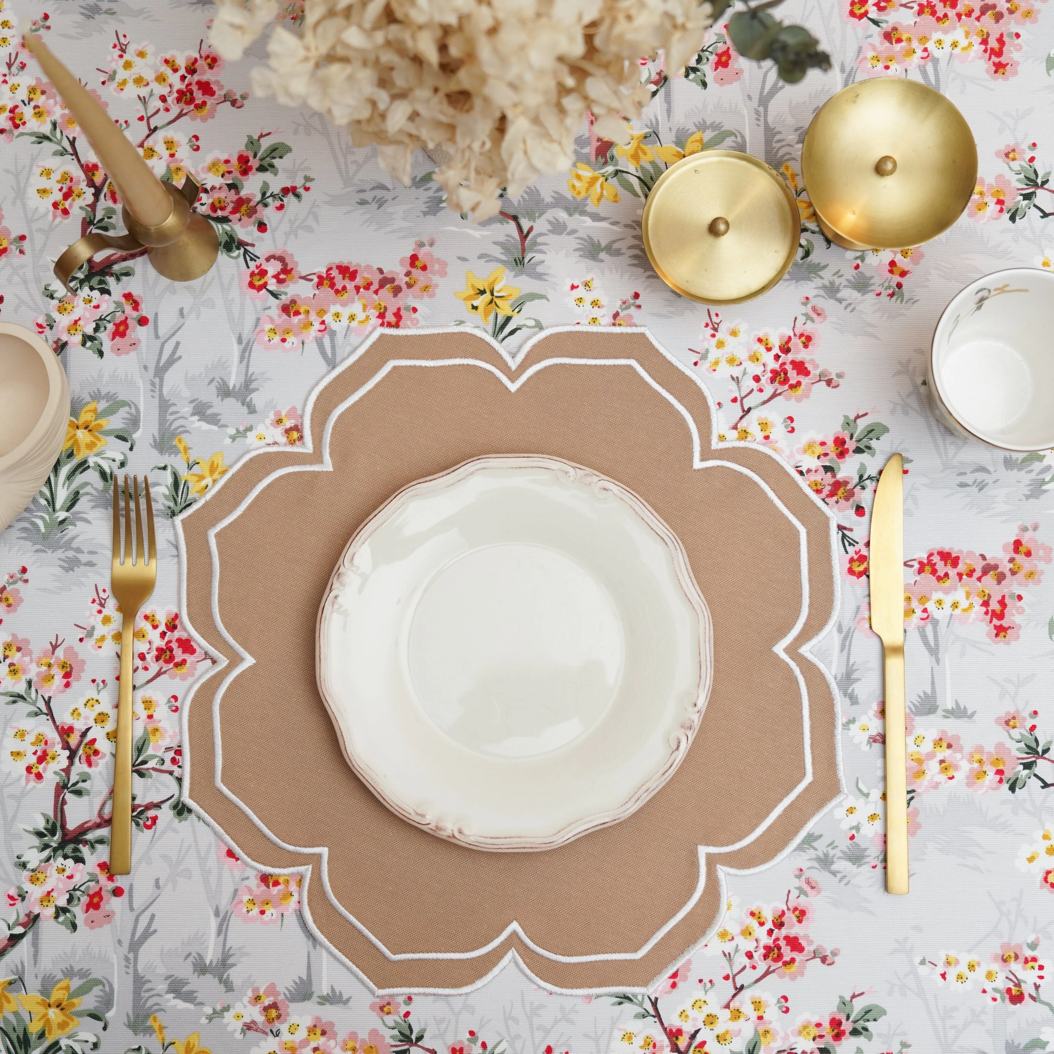 LUMERA BEIGE WAVY EDGE FABRIC PLACEMAT - Image 4