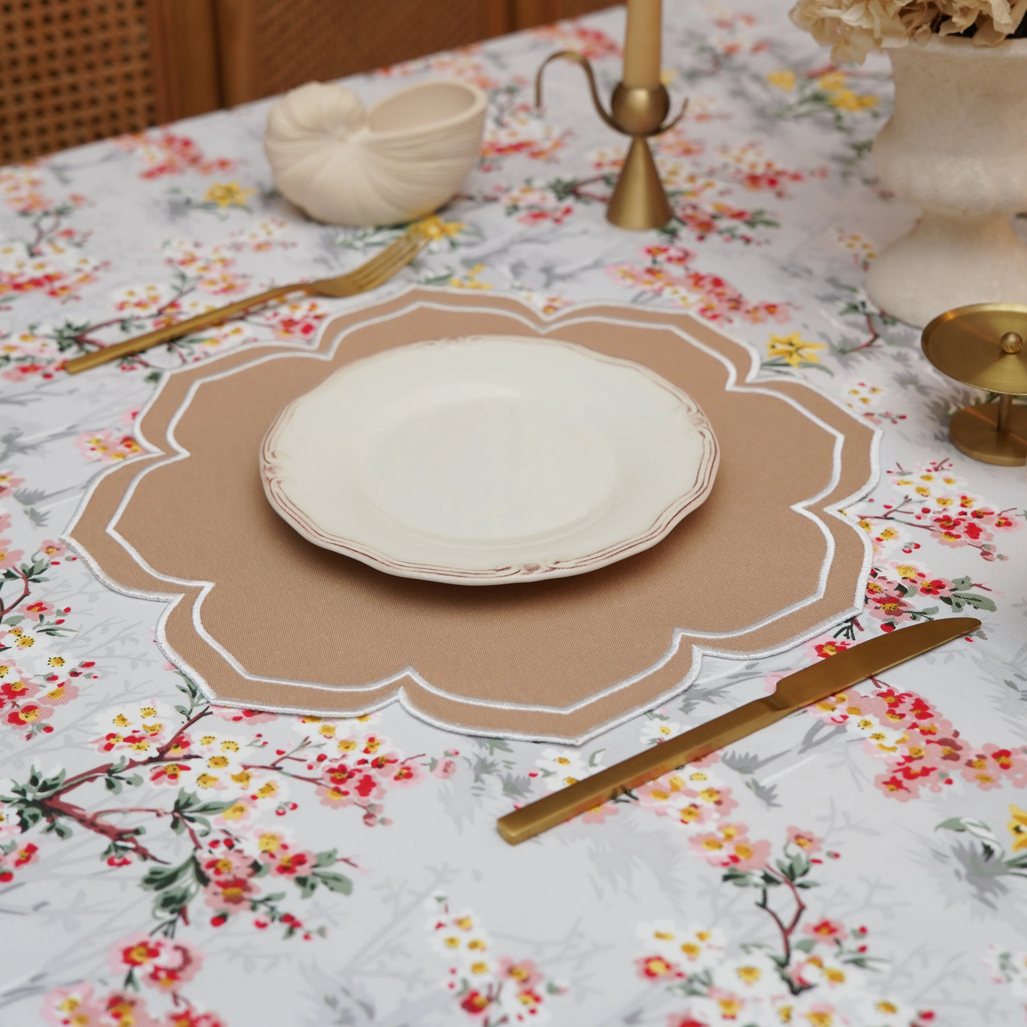LUMERA BEIGE WAVY EDGE FABRIC PLACEMAT - Image 6