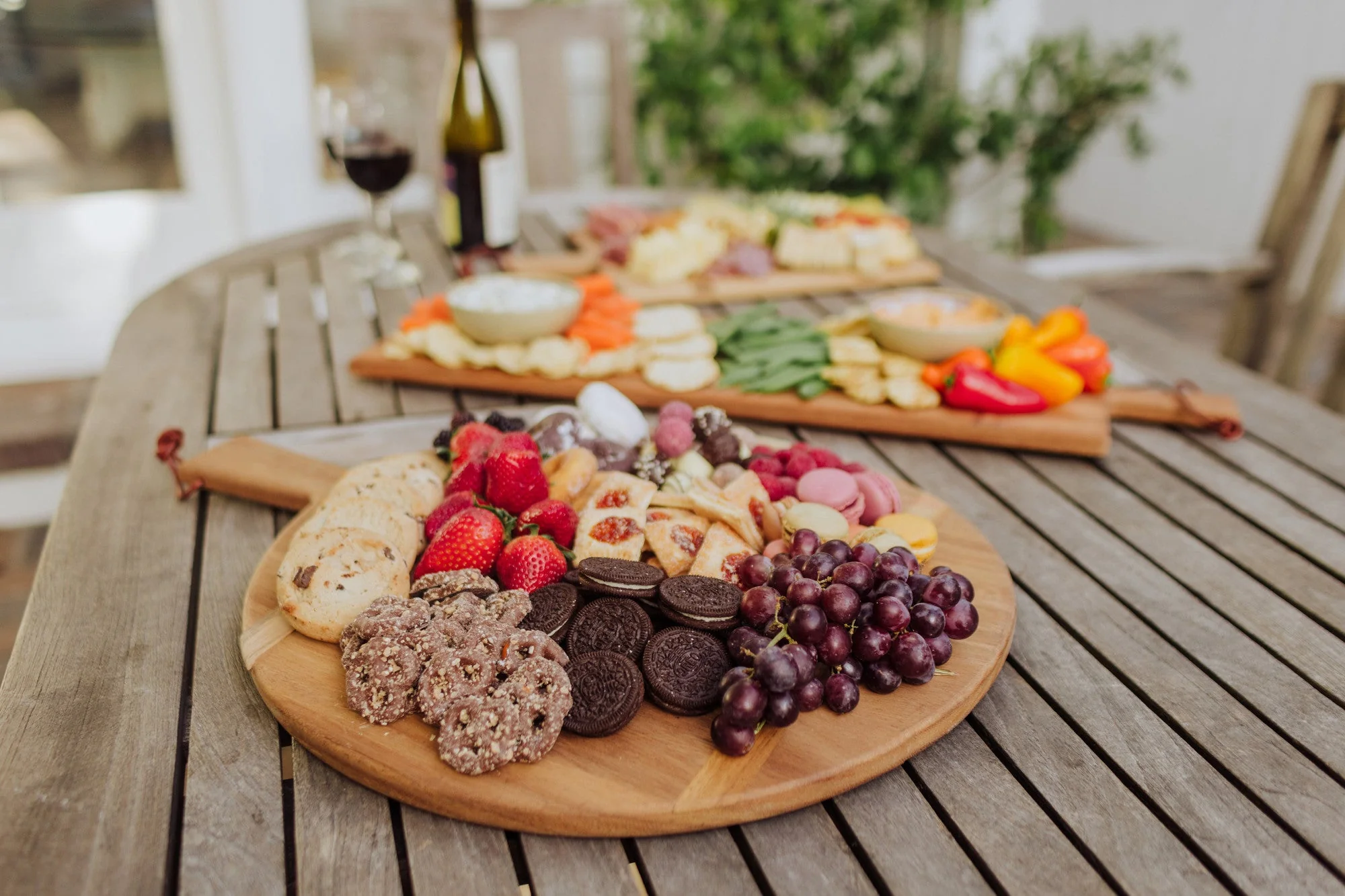 Madera Round Charcuterie Board - 22.5" x 18" - Image 10