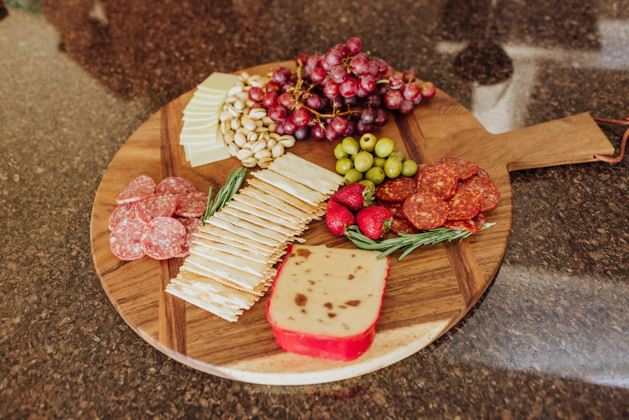 Madera Round Charcuterie Board - 22.5" x 18" - Image 5