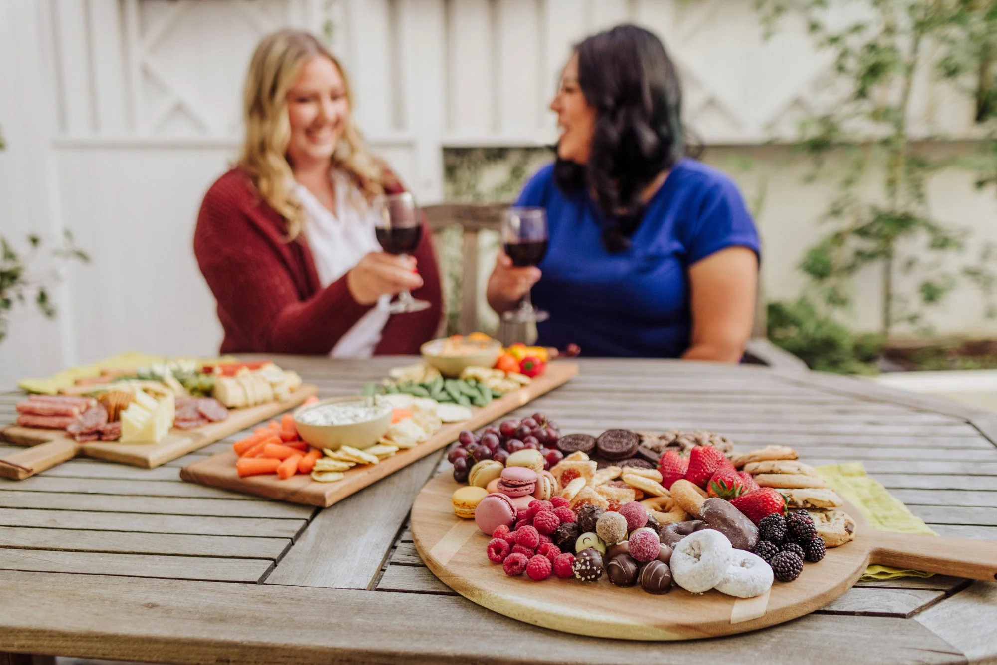 Madera Round Charcuterie Board - 22.5" x 18" - Image 7