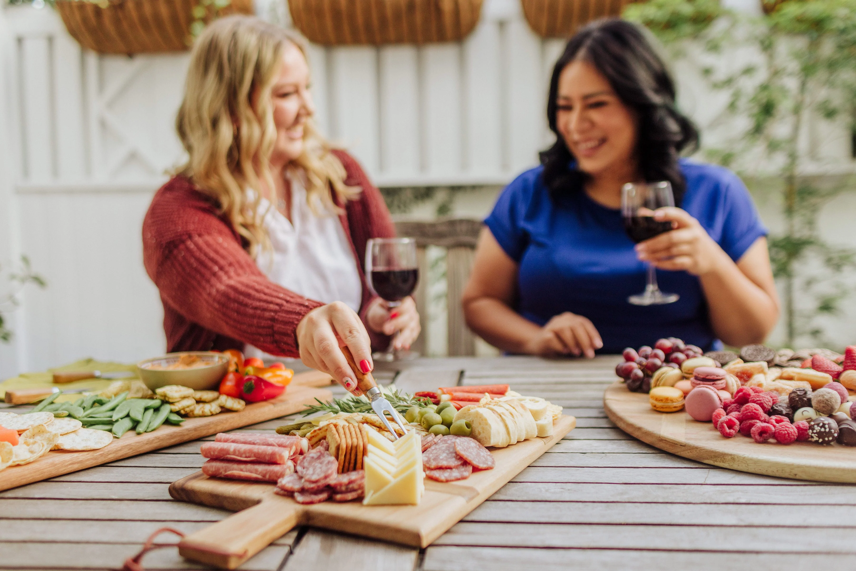 Madera Round Charcuterie Board - 22.5" x 18" - Image 9