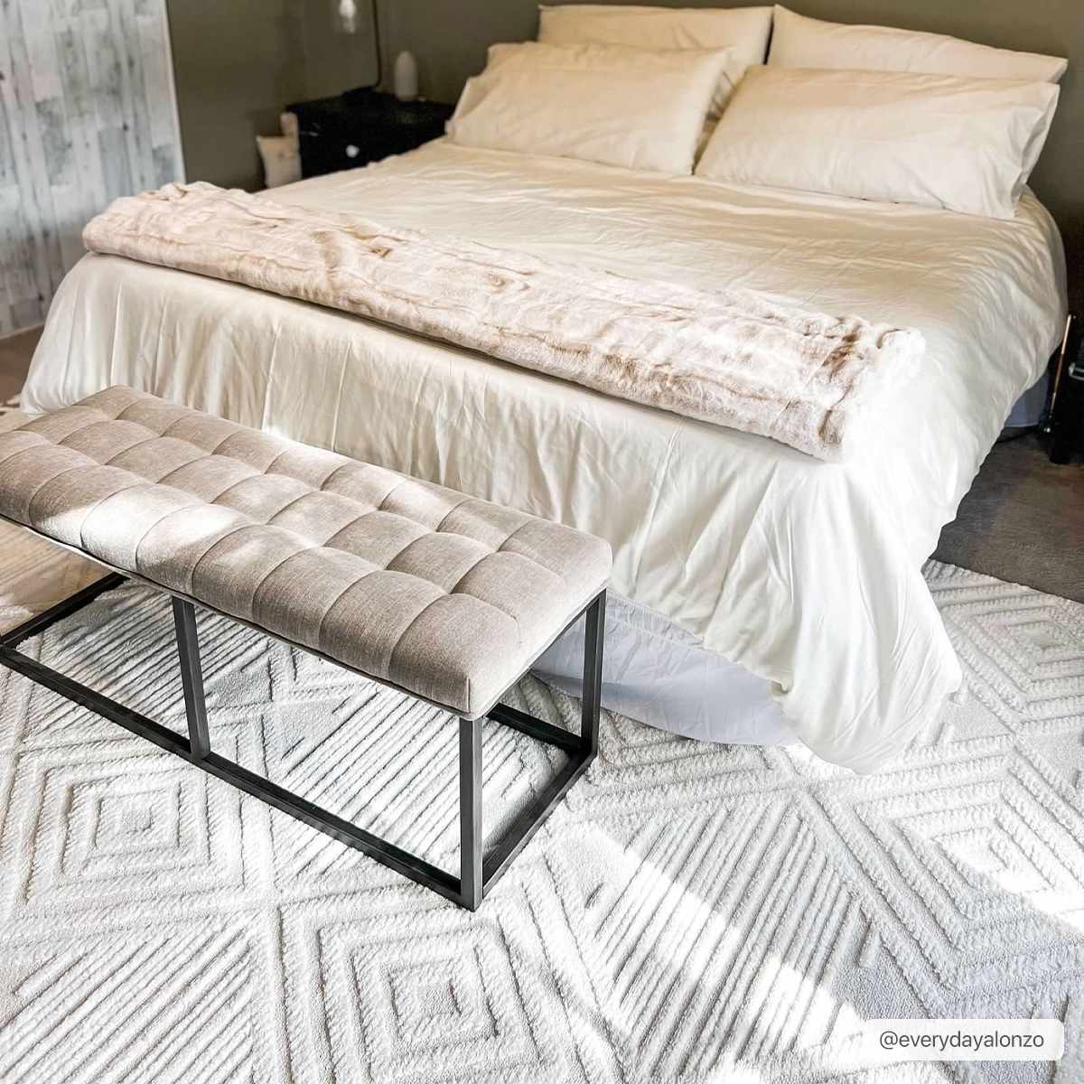 Manyas 3D Bone Area Rug with Tassels - Image 4