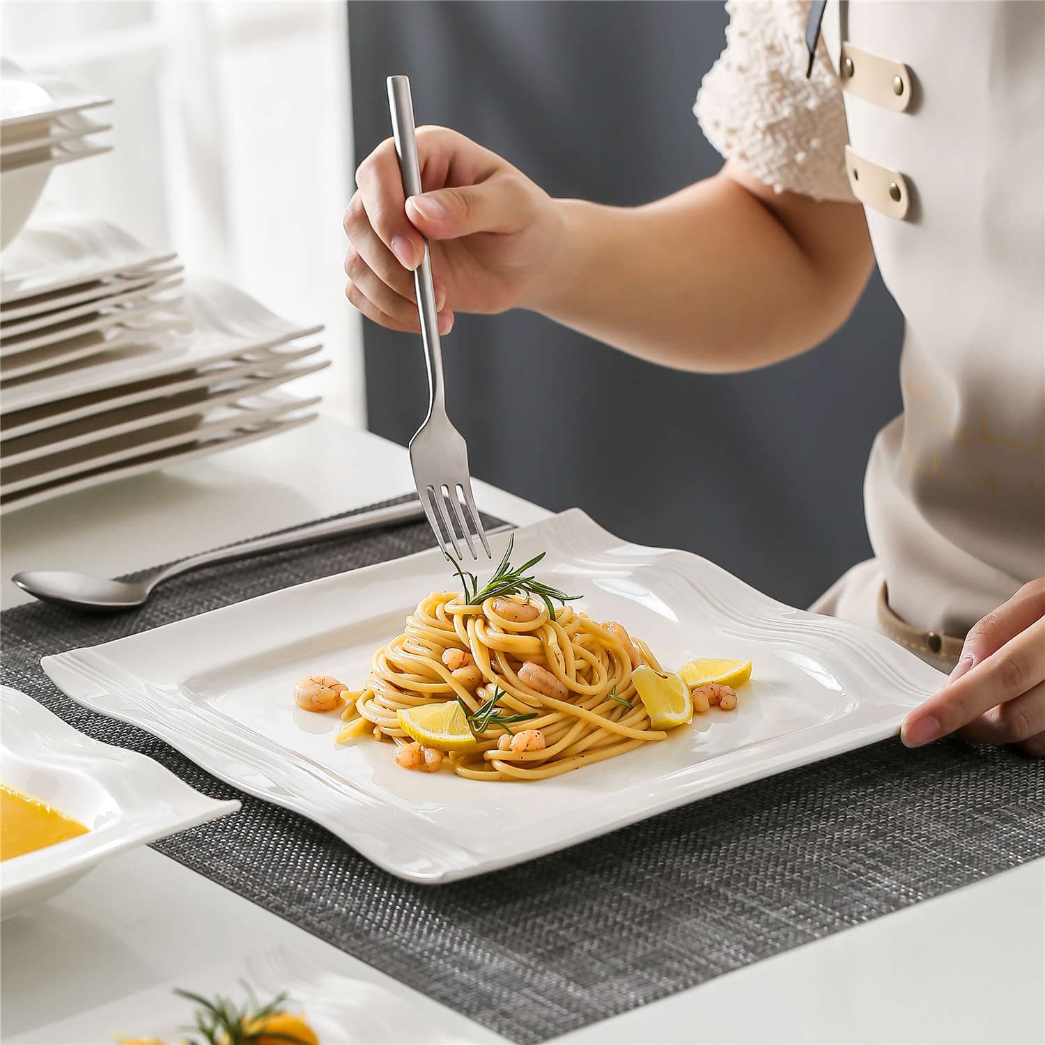 Mario 28 Piece Dinnerware Set - Image 3
