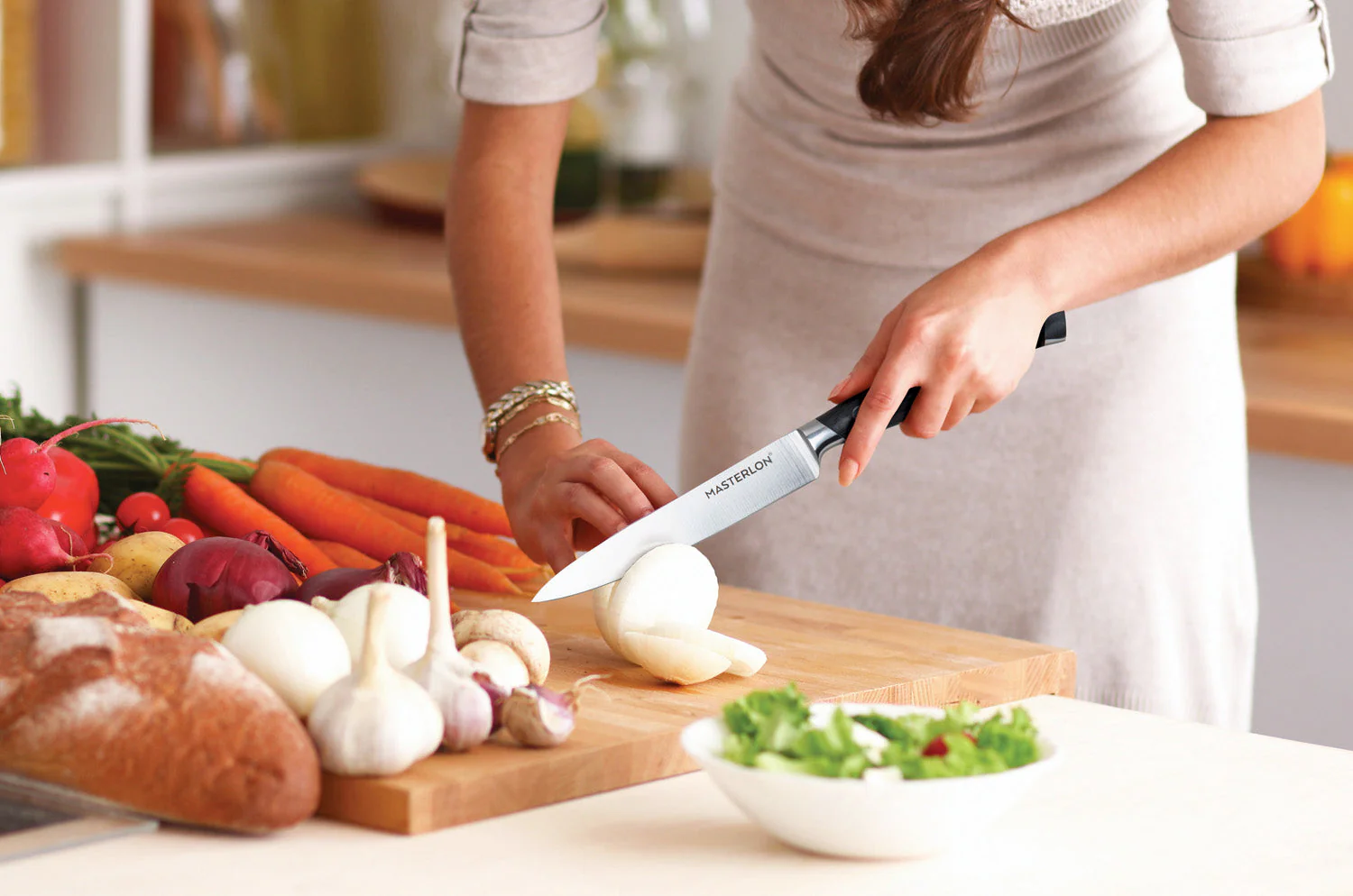 MASTERPAN Essential Chef’s Knife Bundle - 8" Chef’s Knife, 8" Slicer Knife & 7" Santoku Knife - Stainless Steel Blades with Protective Covers - Image 10