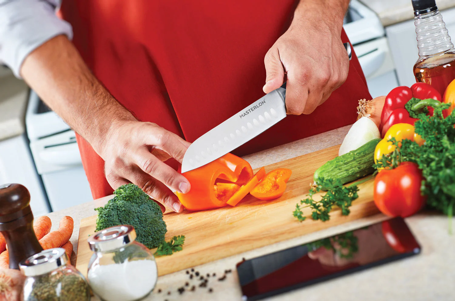 MASTERPAN Essential Chef’s Knife Bundle - 8" Chef’s Knife, 8" Slicer Knife & 7" Santoku Knife - Stainless Steel Blades with Protective Covers - Image 15