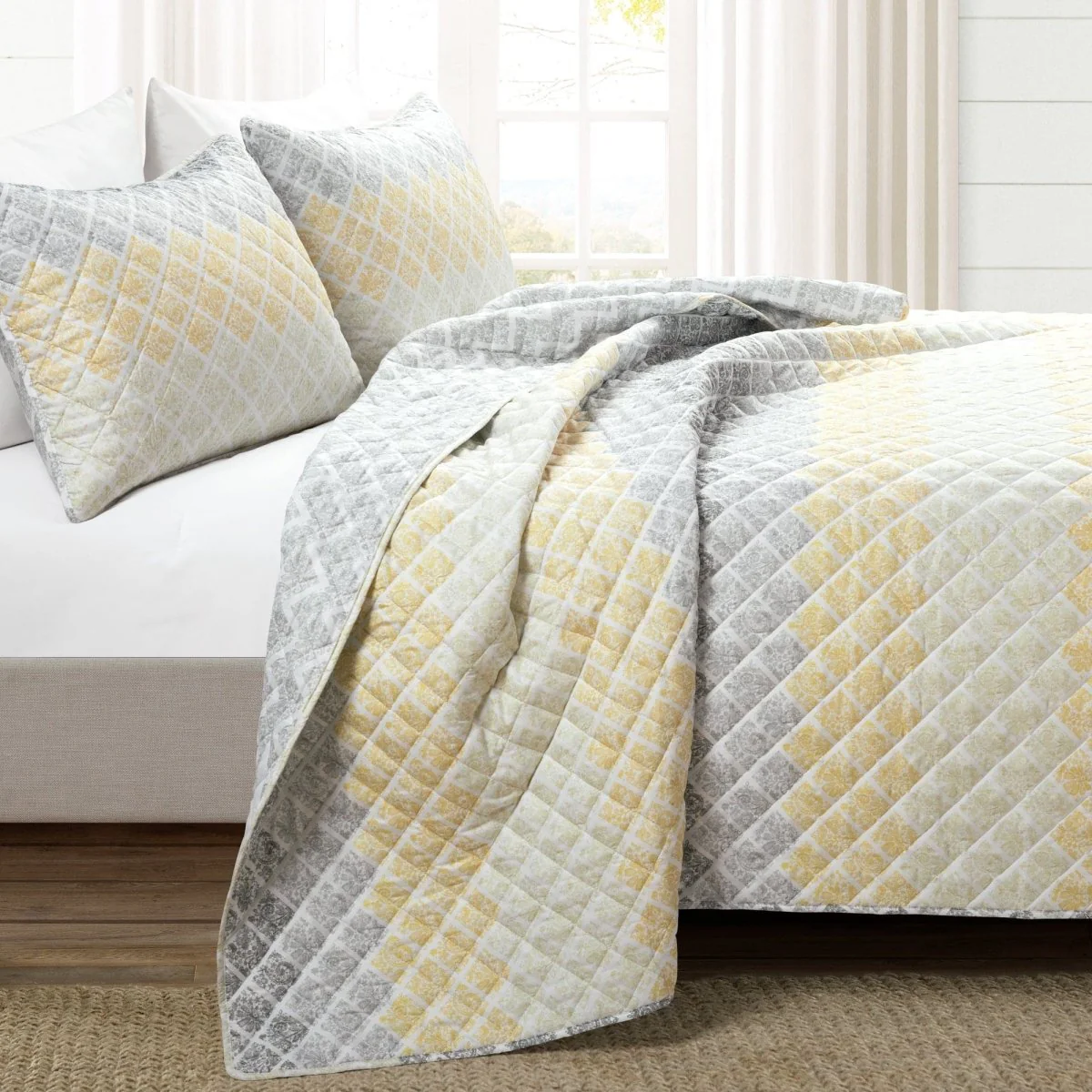 Medallion Ombre Reversible Quilt 3 Piece Set - Image 2