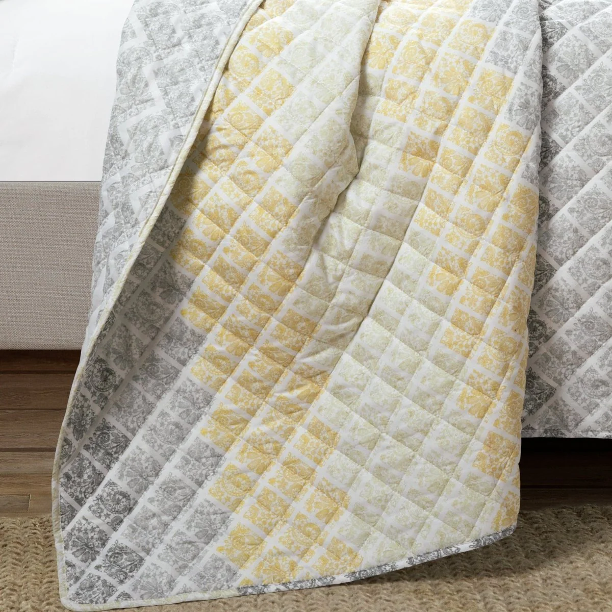 Medallion Ombre Reversible Quilt 3 Piece Set - Image 3