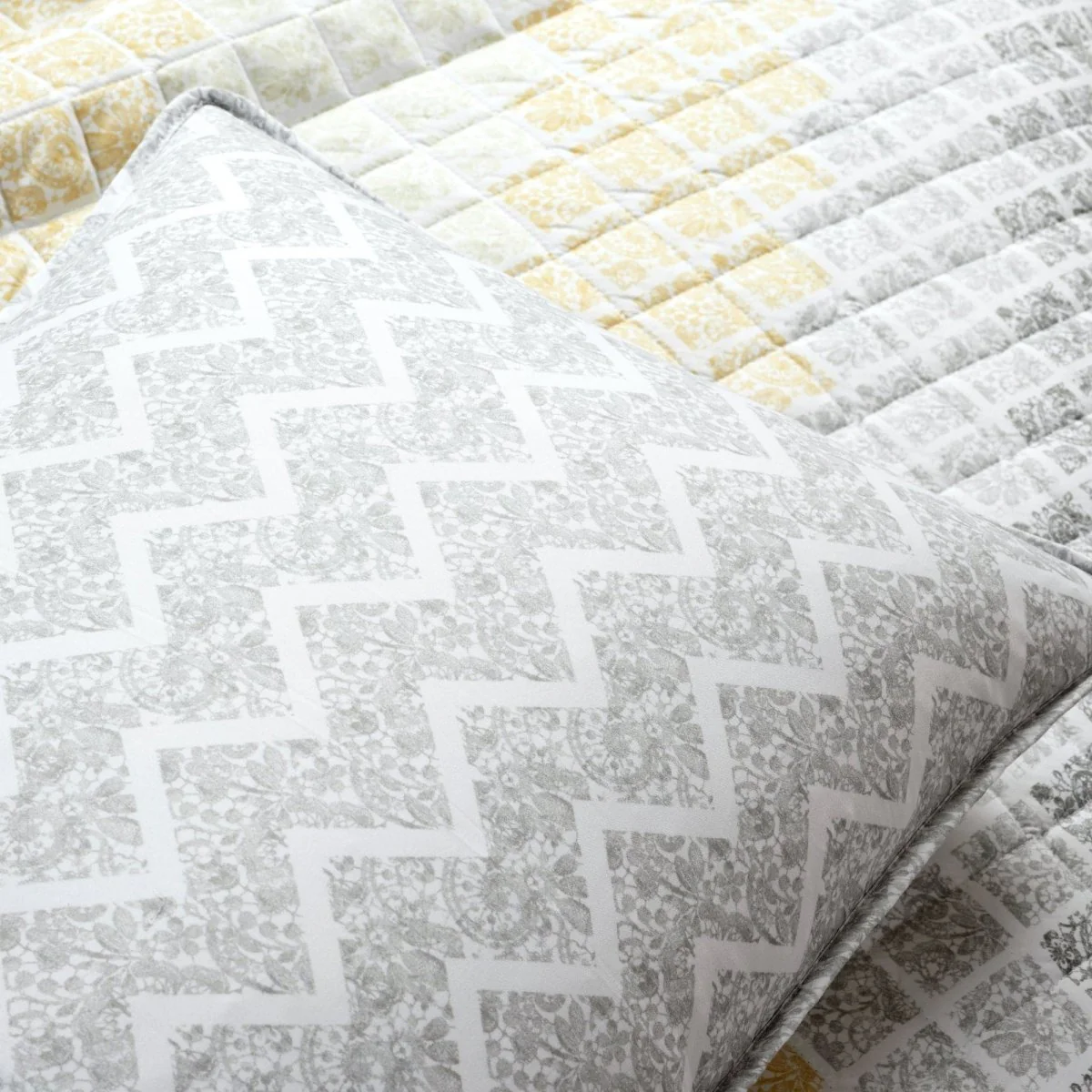 Medallion Ombre Reversible Quilt 3 Piece Set - Image 6