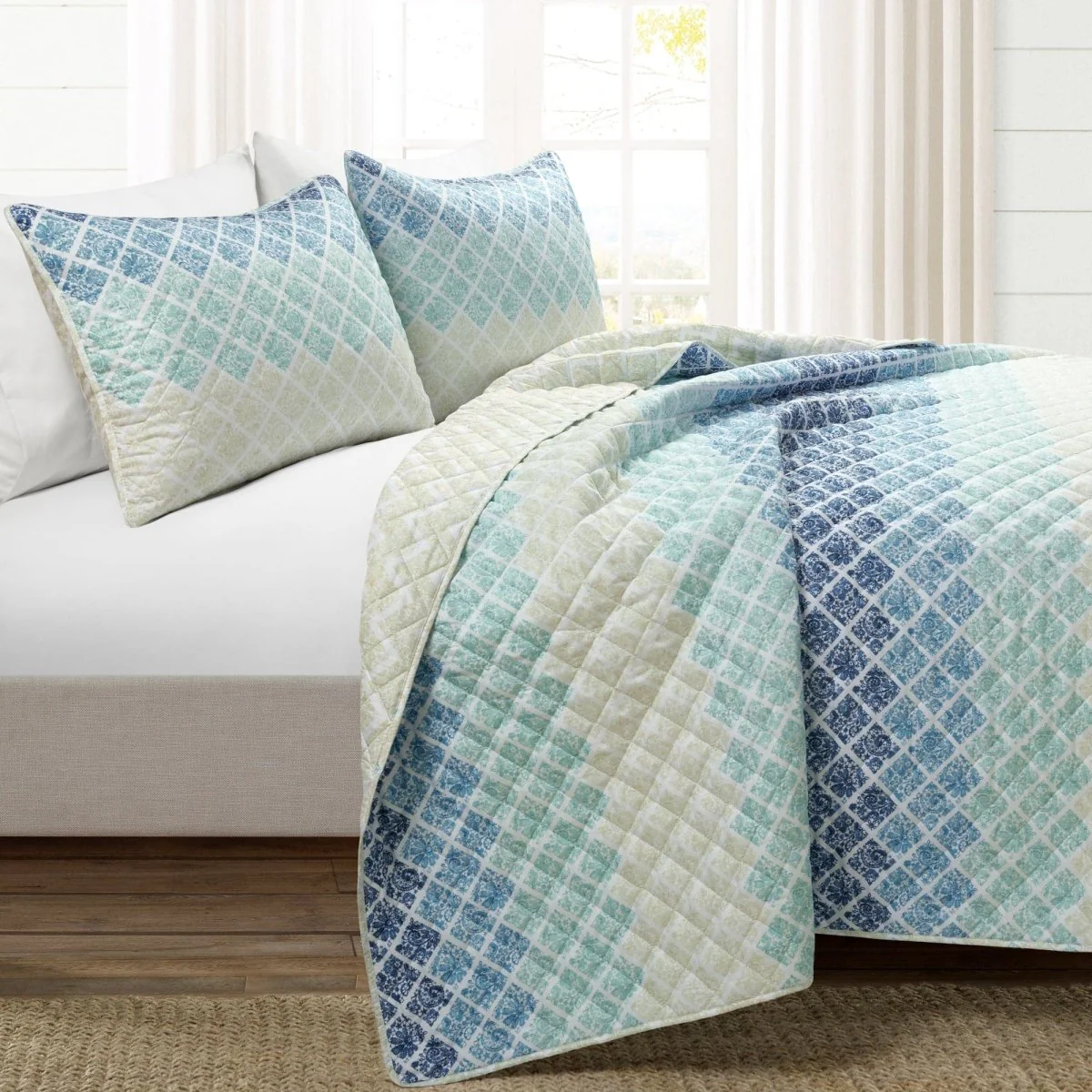 Medallion Ombre Reversible Quilt 3 Piece Set - Image 9