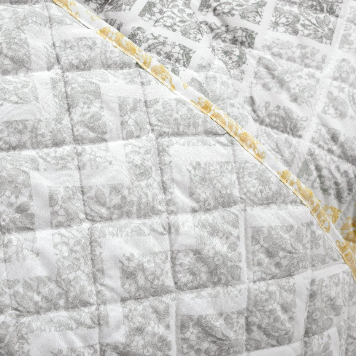 Medallion Ombre Reversible Throw - Image 4