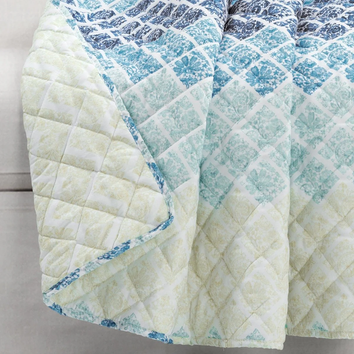 Medallion Ombre Reversible Throw - Image 7
