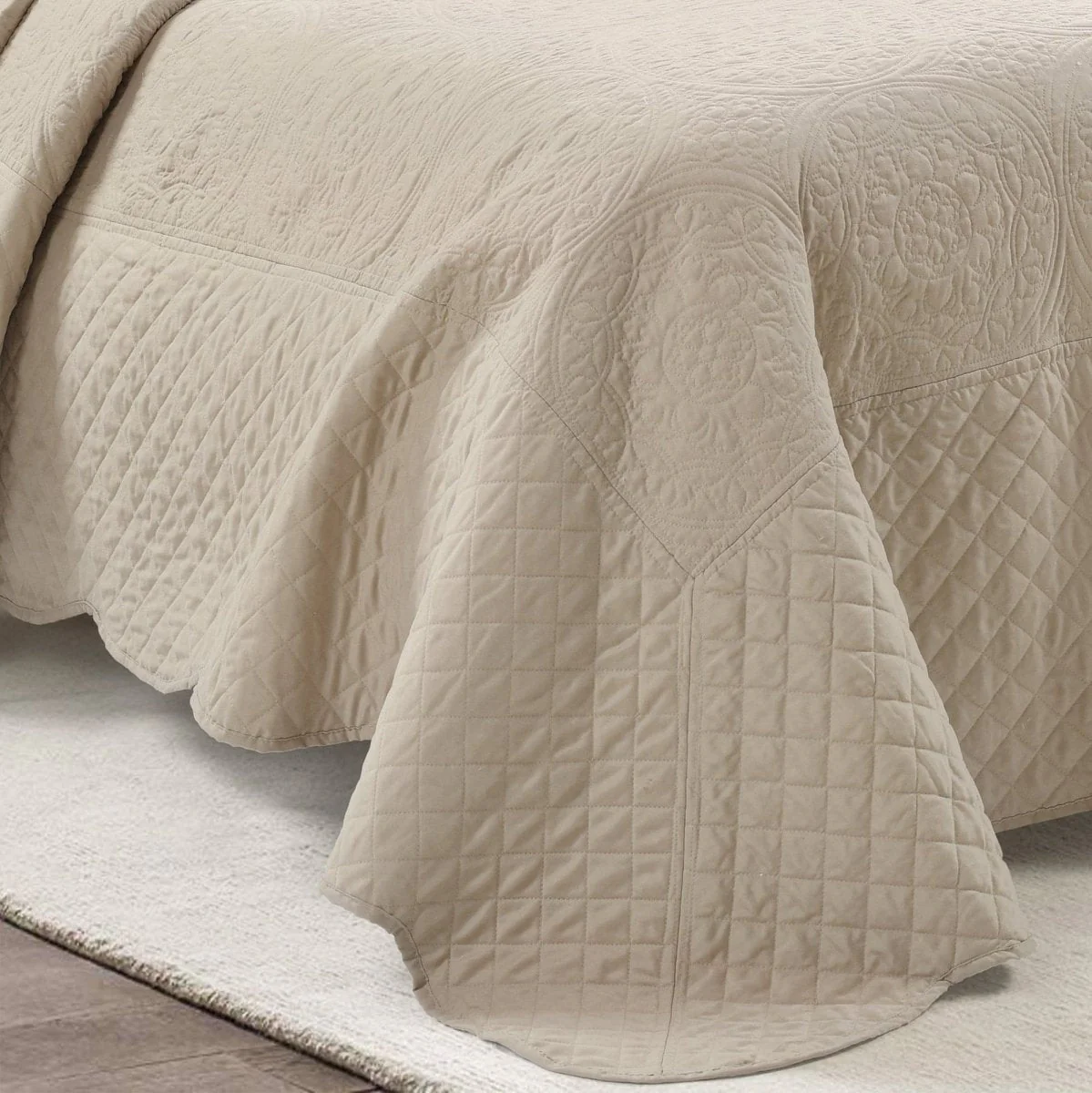 Medallion Scalloped Edge Oversized Bedspread Set - Image 10