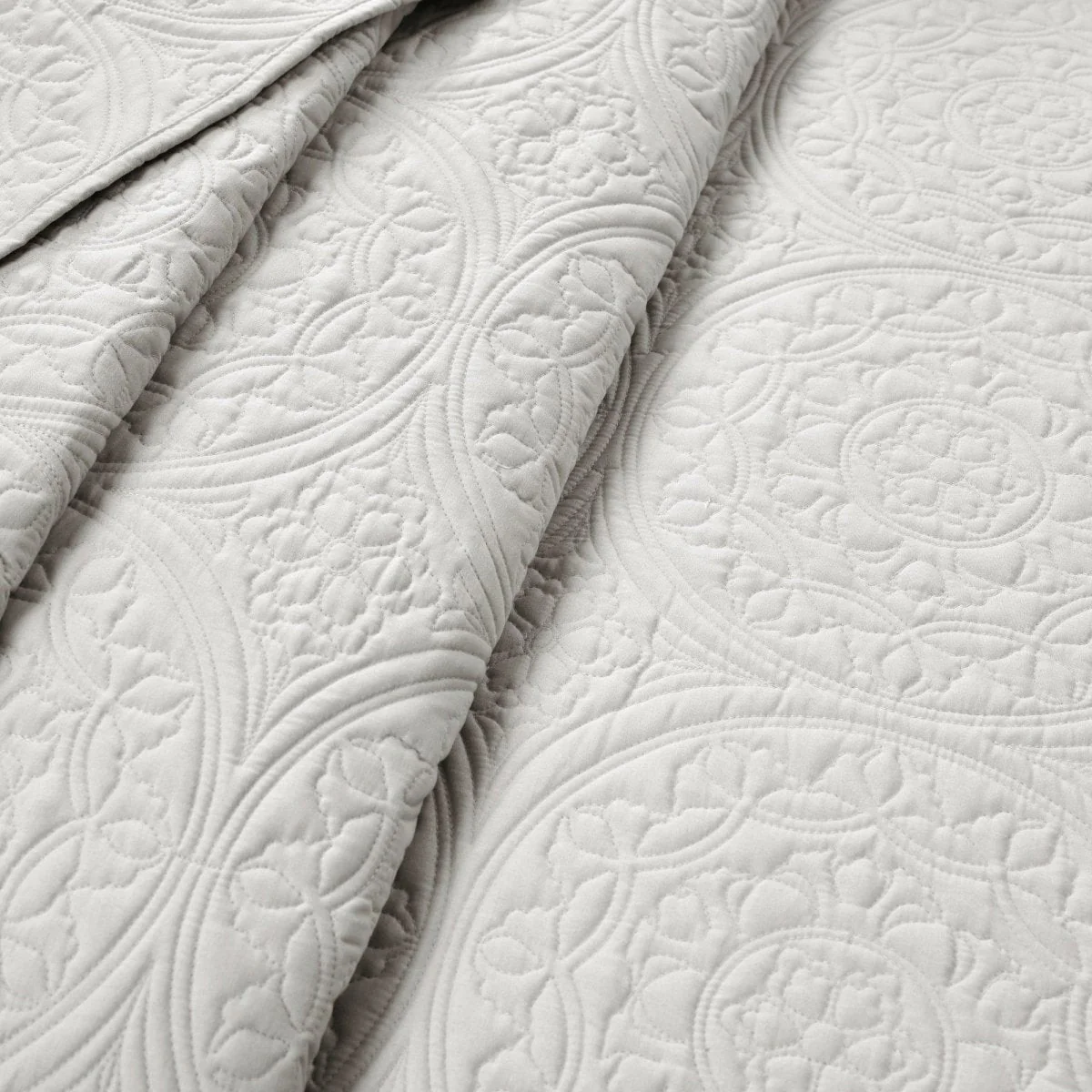 Medallion Scalloped Edge Oversized Bedspread Set - Image 17