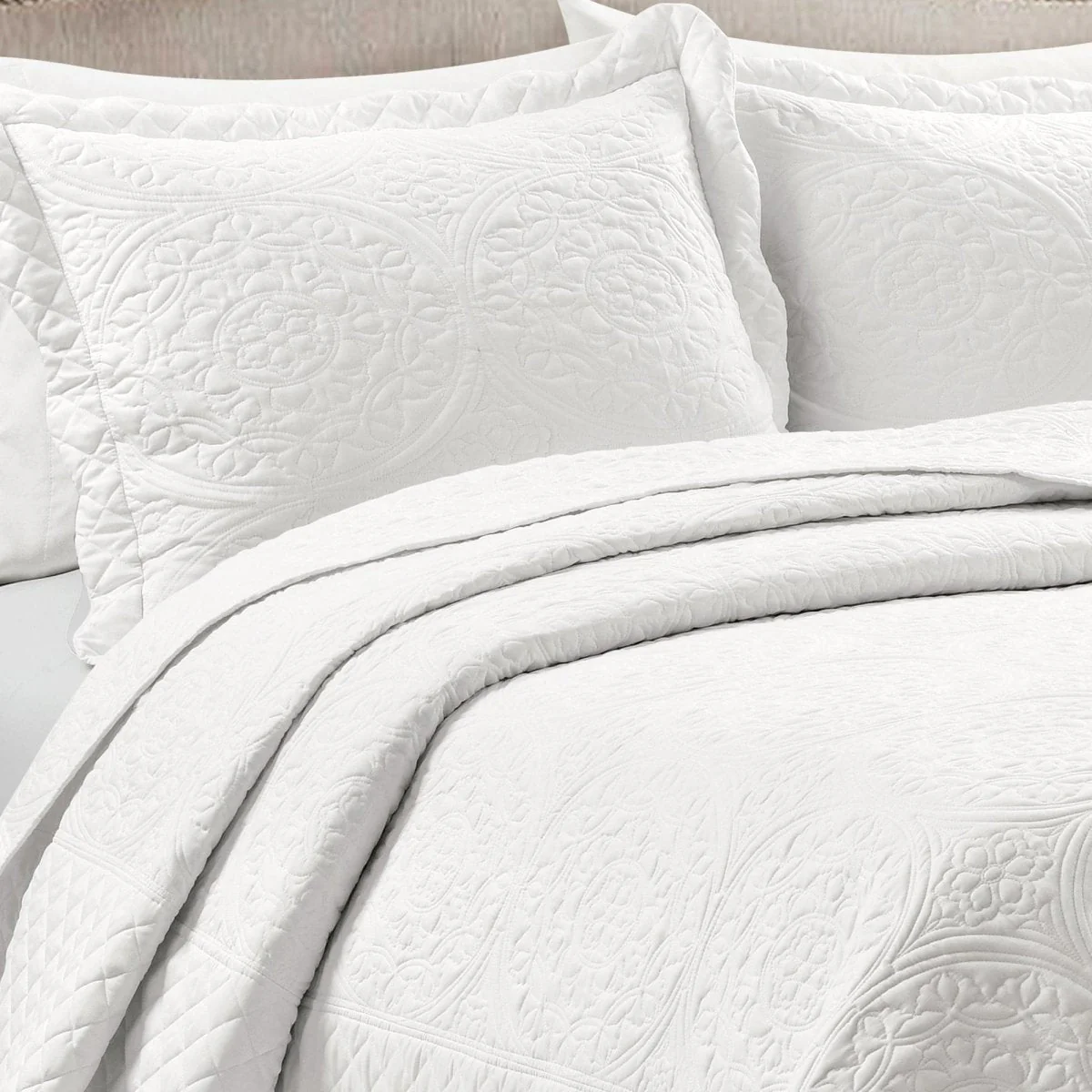 Medallion Scalloped Edge Oversized Bedspread Set - Image 5