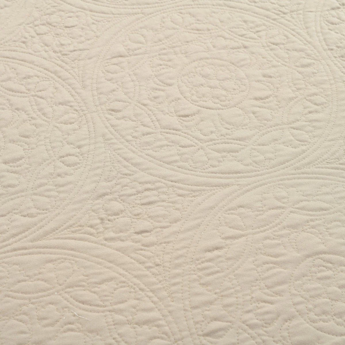 Medallion Scalloped Edge Oversized Bedspread Set - Image 8
