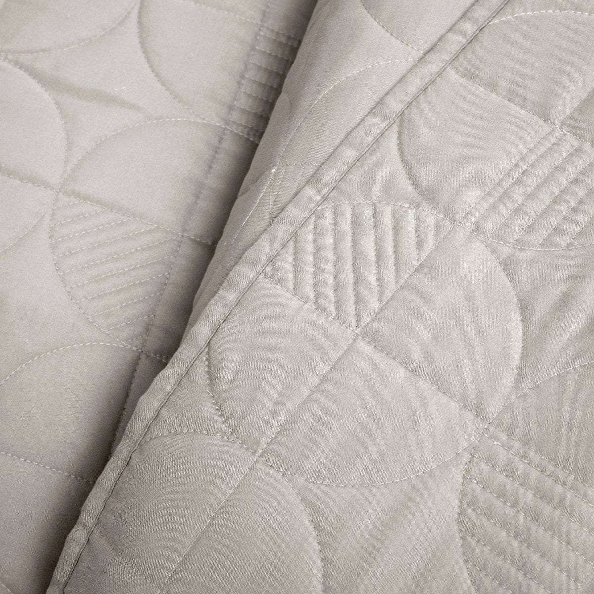 Mid Century Circle Cotton Quilt 3 Piece Set - Image 3