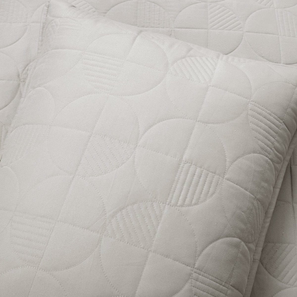 Mid Century Circle Cotton Quilt 3 Piece Set - Image 5