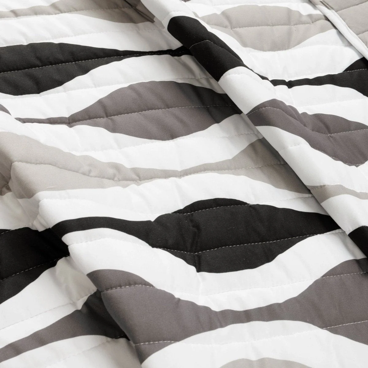 Mid Century Geo Reversible Quilt 3 Piece Set - Image 11