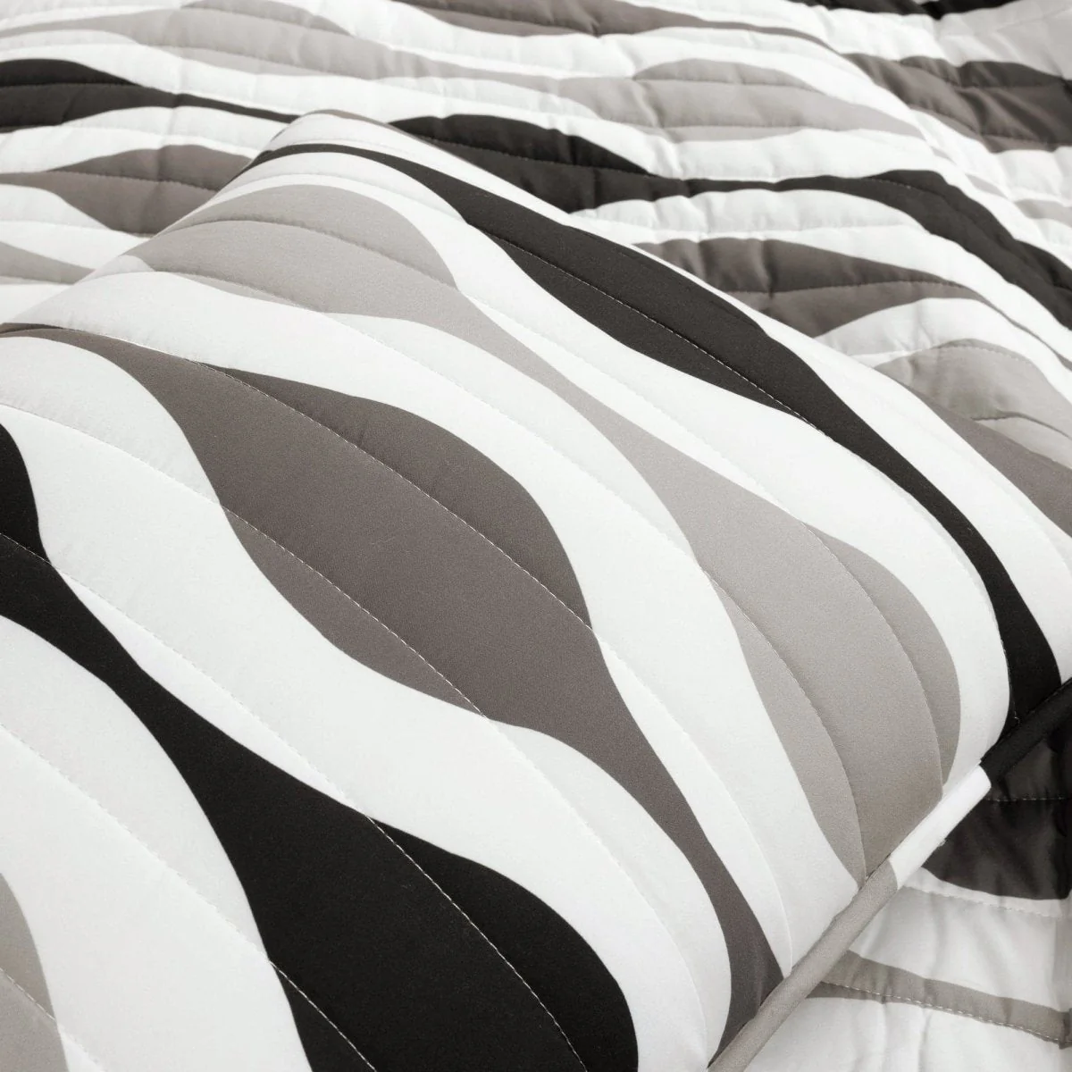 Mid Century Geo Reversible Quilt 3 Piece Set - Image 12