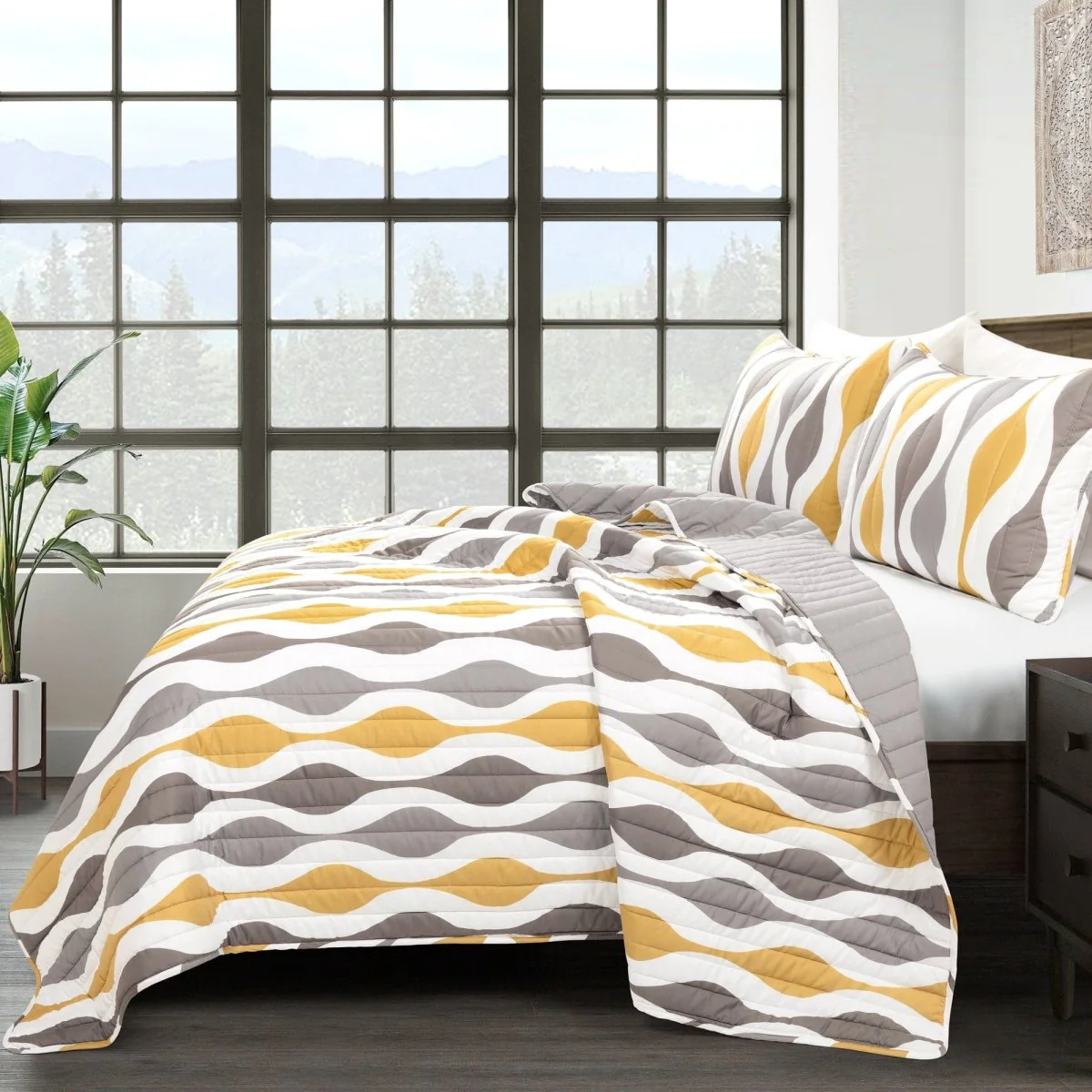 Mid Century Geo Reversible Quilt 3 Piece Set - Image 3