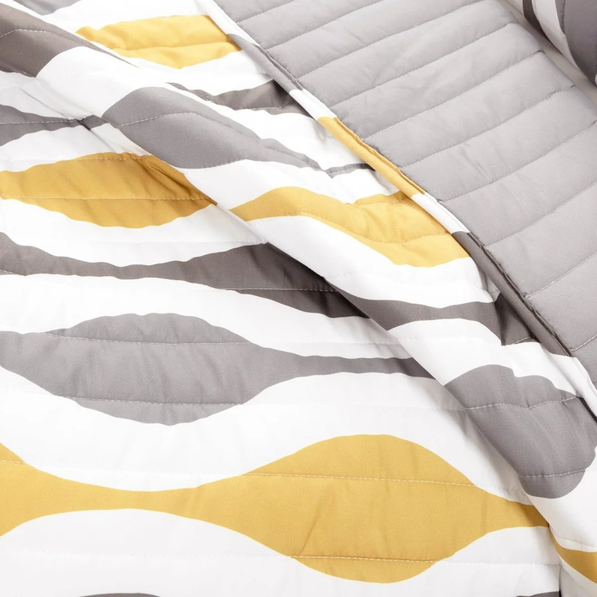 Mid Century Geo Reversible Quilt 3 Piece Set - Image 4