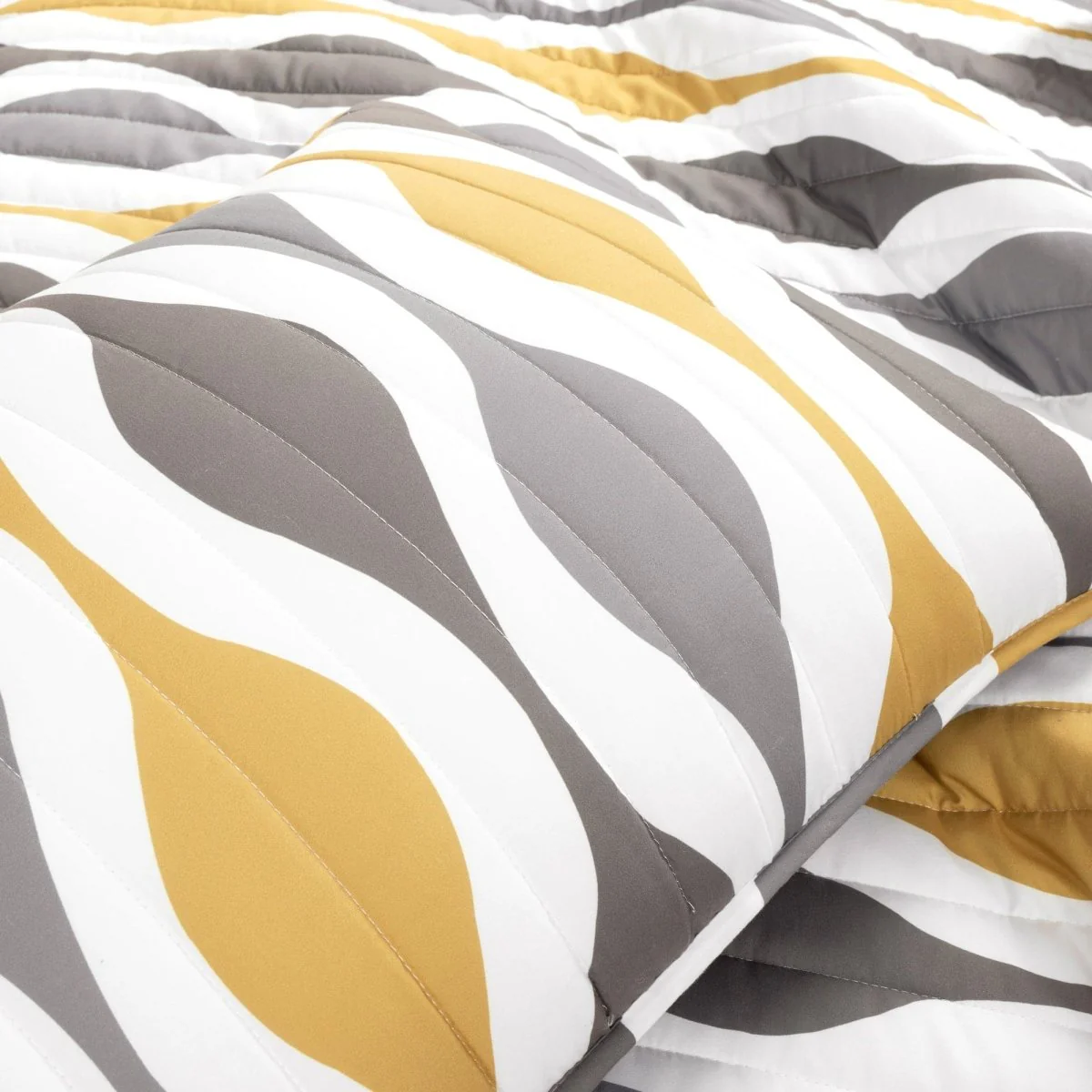 Mid Century Geo Reversible Quilt 3 Piece Set - Image 6