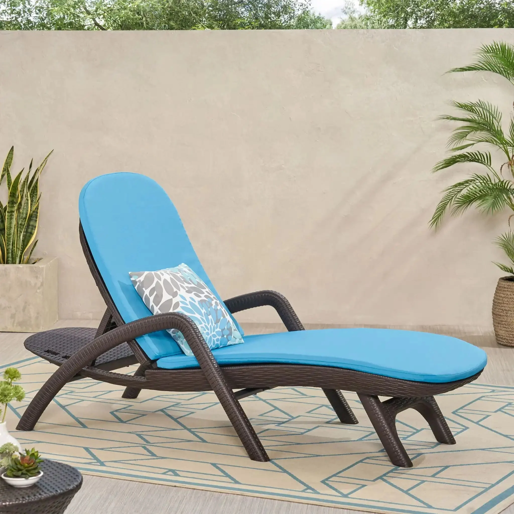 Mikael - Chaise Lounge With Cushion - Image 4