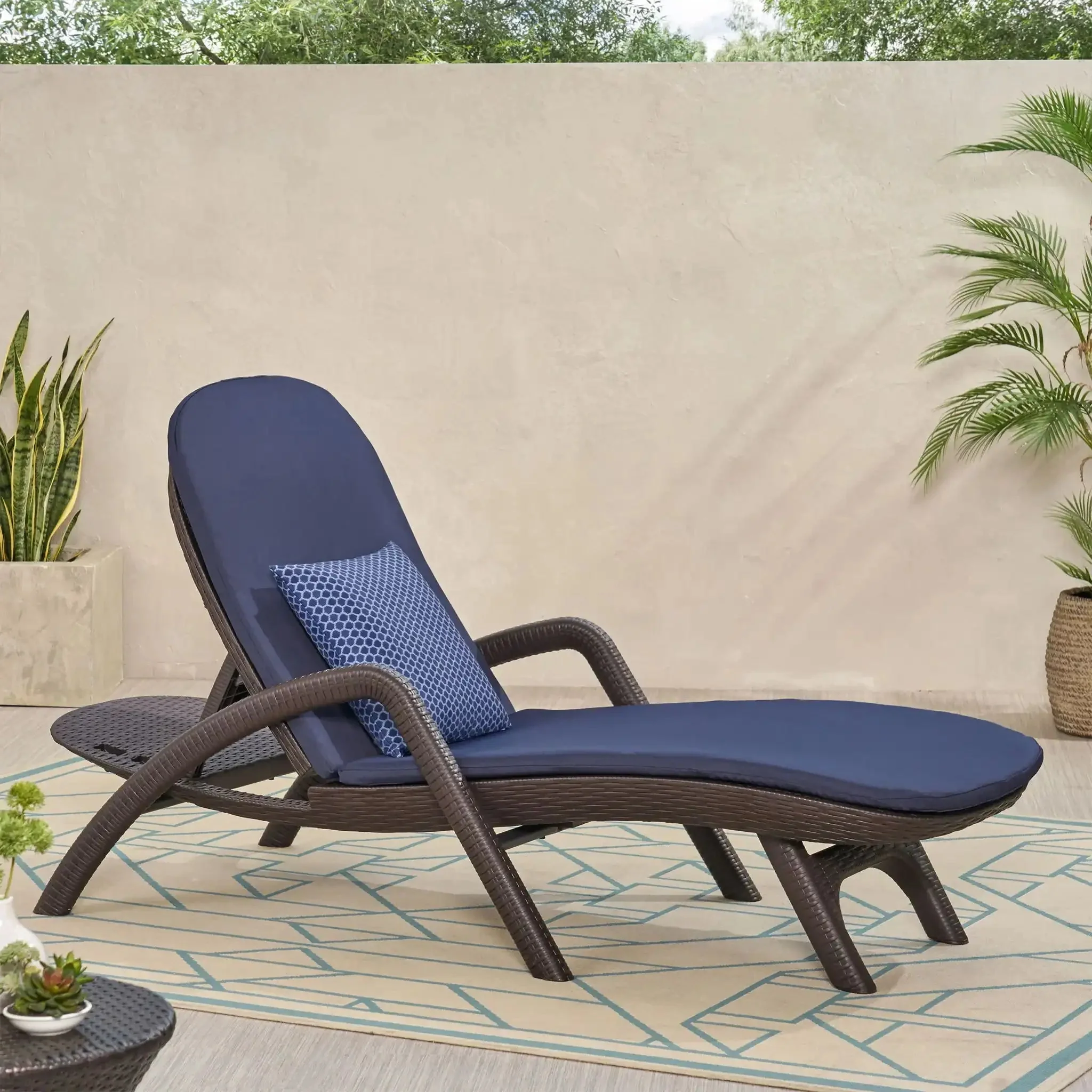 Mikael - Chaise Lounge With Cushion - Image 7