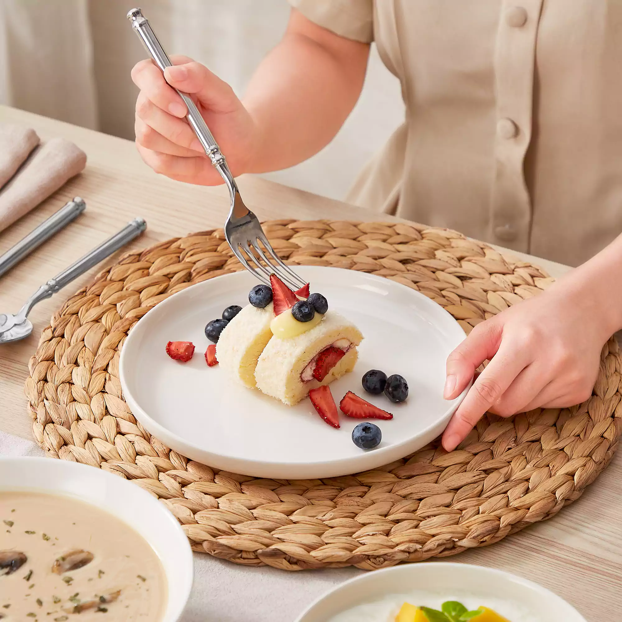 Mina 16 Piece Dinnerware Set - Image 11